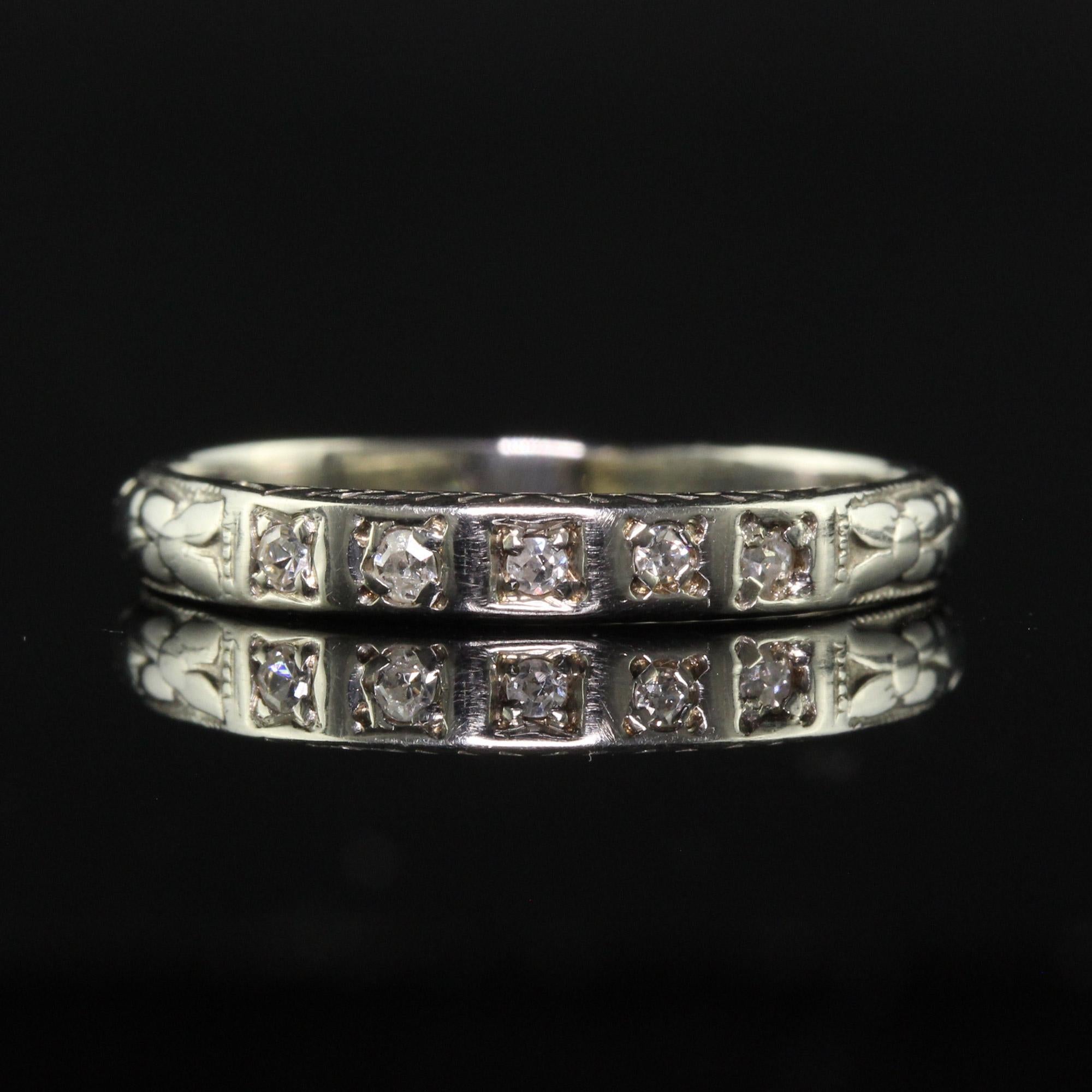 Alliance Art déco ancienne en or blanc 18 carats gravé de diamants - Taille 5 3/4 en vente 1