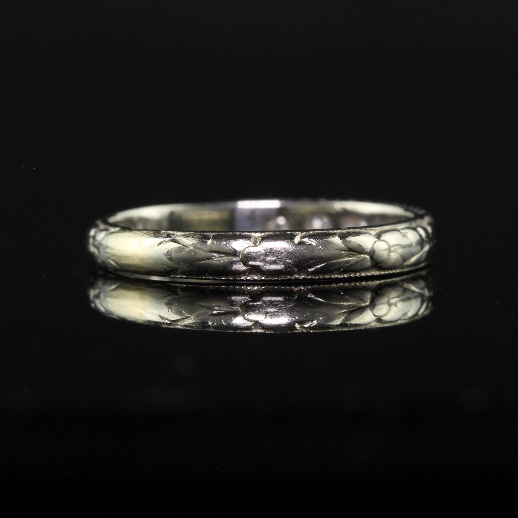 Alliance Art déco ancienne en or blanc 18 carats gravé de diamants - Taille 5 3/4 en vente 2