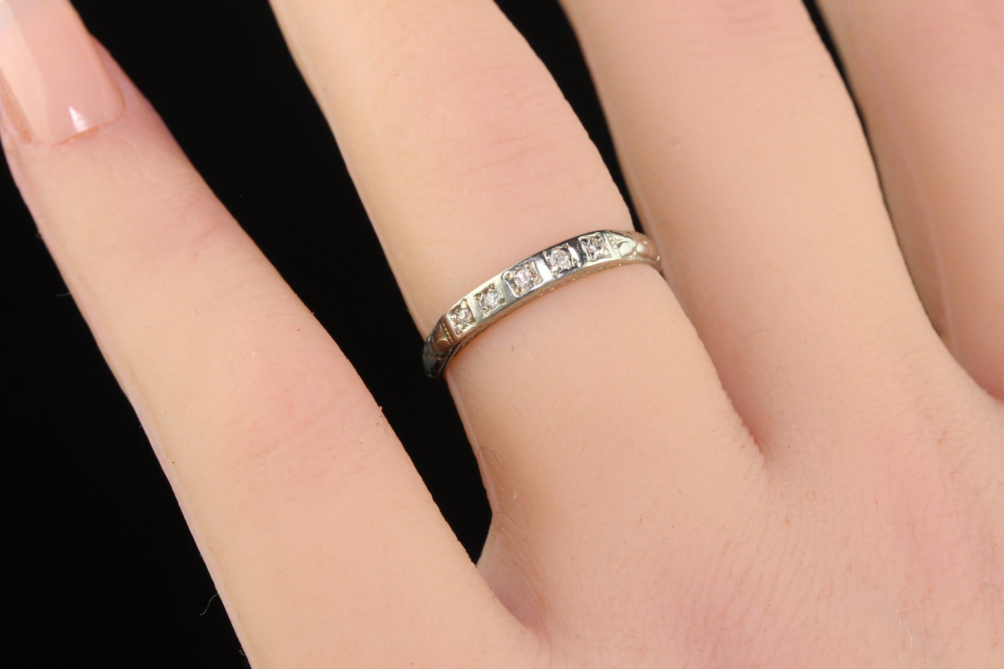 Alliance Art déco ancienne en or blanc 18 carats gravé de diamants - Taille 5 3/4 en vente 4