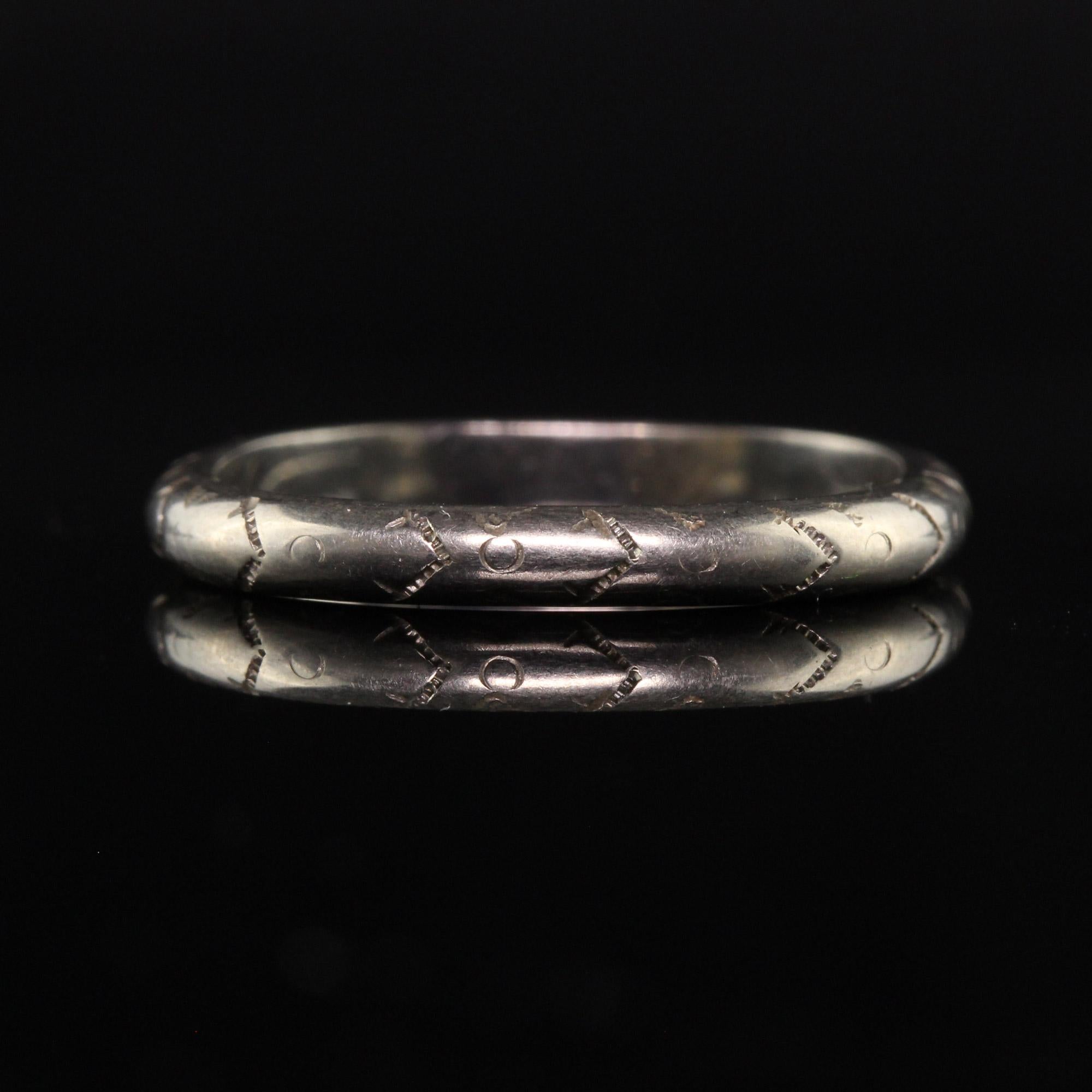 Antique Art Deco 18K White Gold Engraved Squared Wedding Band For Sale 1
