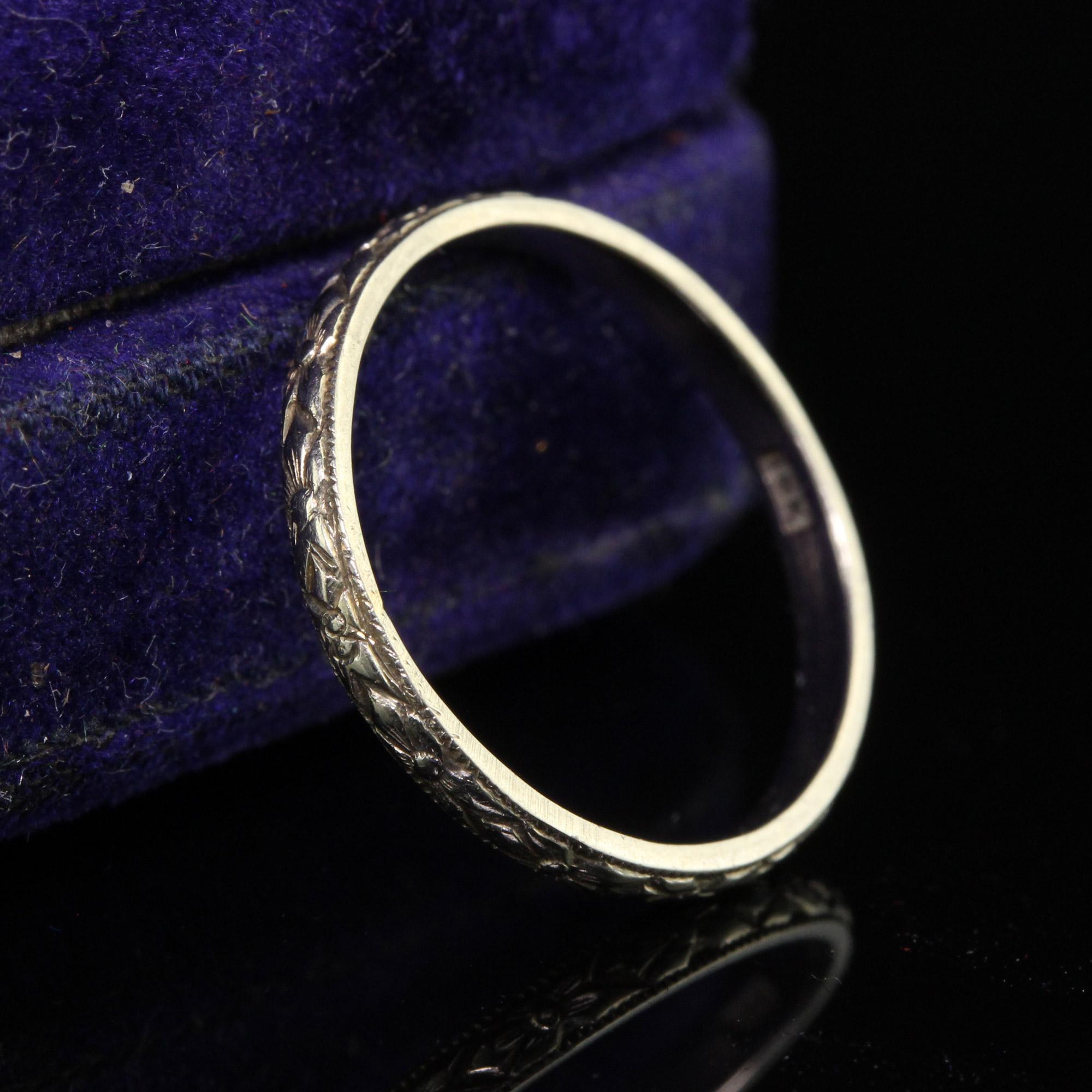 Antique Art Deco 18K White Gold Engraved Wedding Band - Size 5 1/2 In Good Condition For Sale In Great Neck, NY
