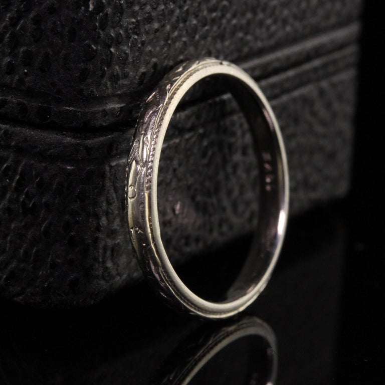 Antique Art Deco 18K White Gold Engraved Wedding Band In Good Condition For Sale In Great Neck, NY