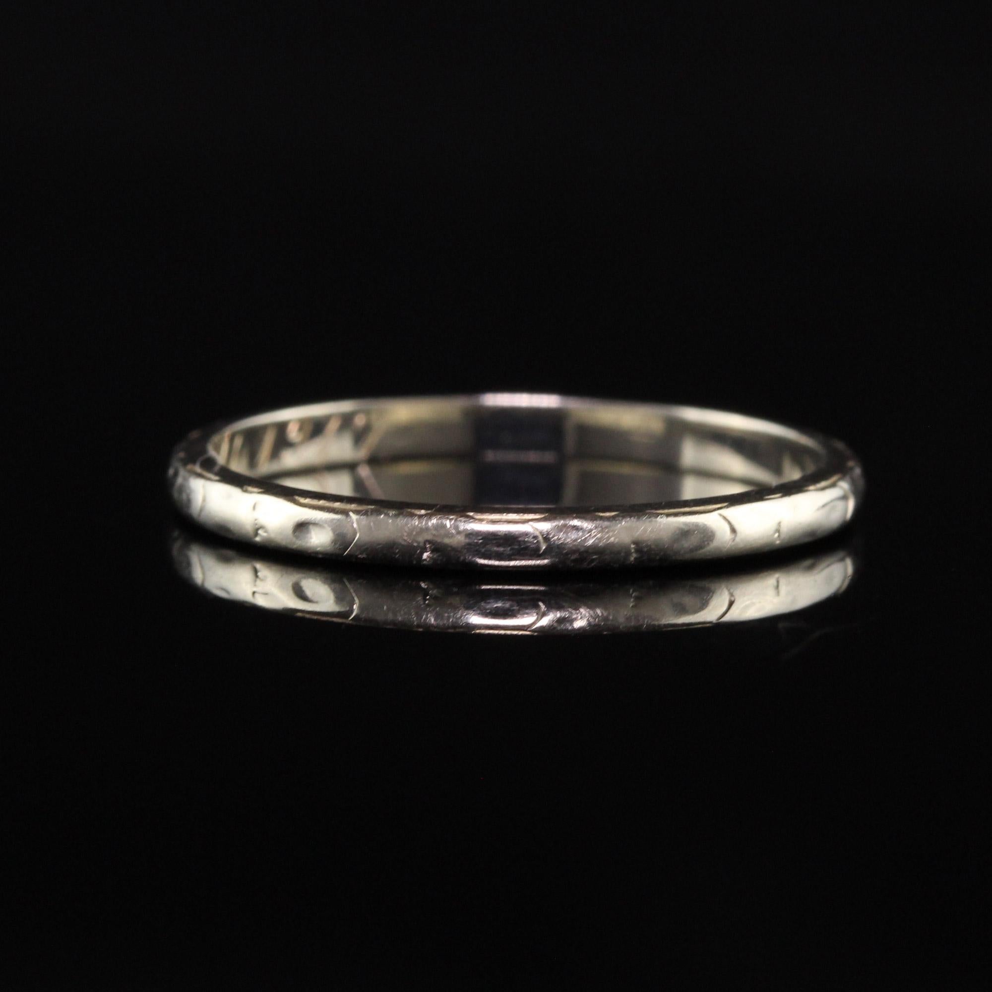 Antique Art Deco 18k White Gold Engraved Wedding Band In Good Condition For Sale In Great Neck, NY