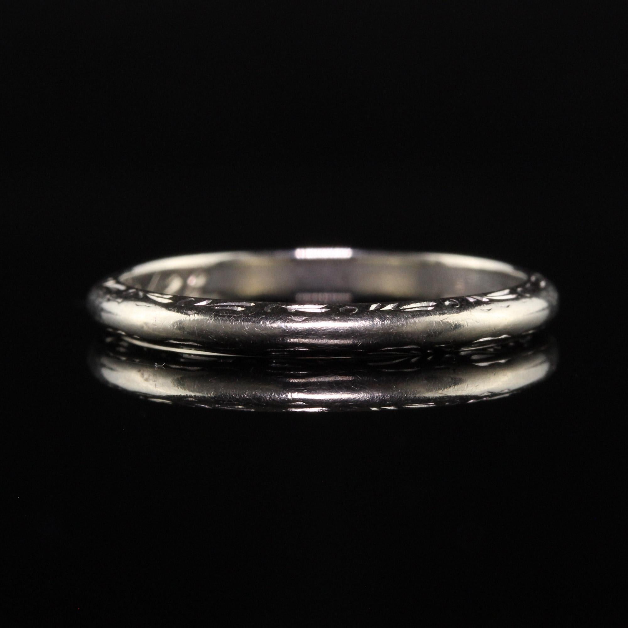 Antique Art Deco 18K White Gold Engraved Wedding Band In Good Condition For Sale In Great Neck, NY
