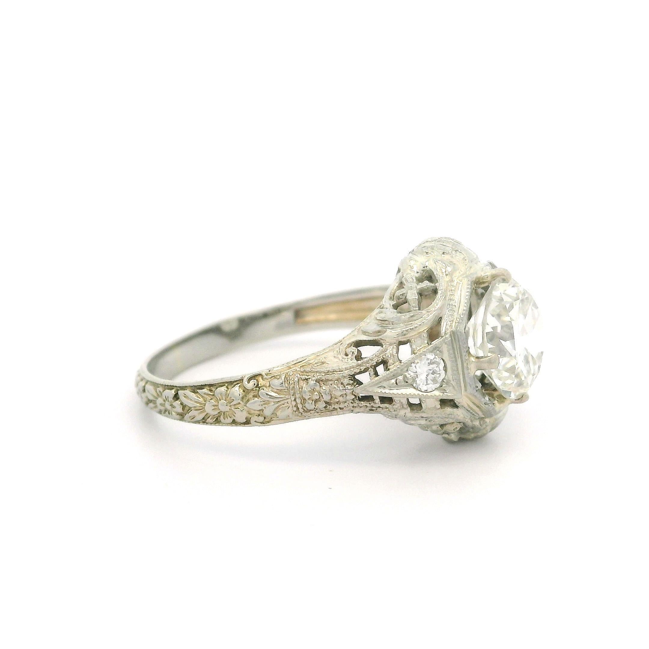 Antiker Art-Déco-Blumenring aus 18 Karat Weißgold mit Diamanten im alteuropäischen Schliff, GIA 1,62 Karat im Angebot 4