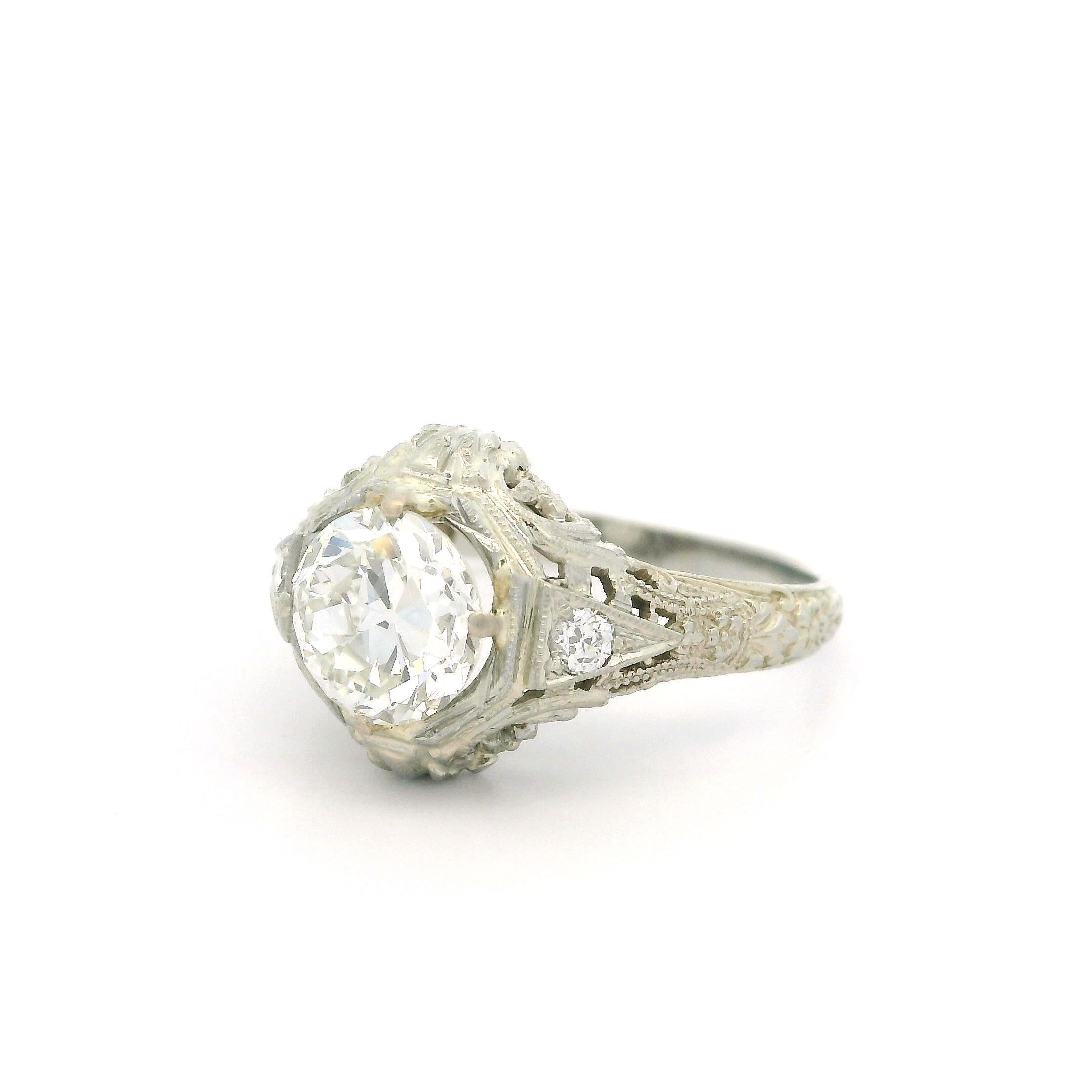 Antiker Art-Déco-Blumenring aus 18 Karat Weißgold mit Diamanten im alteuropäischen Schliff, GIA 1,62 Karat im Angebot 5