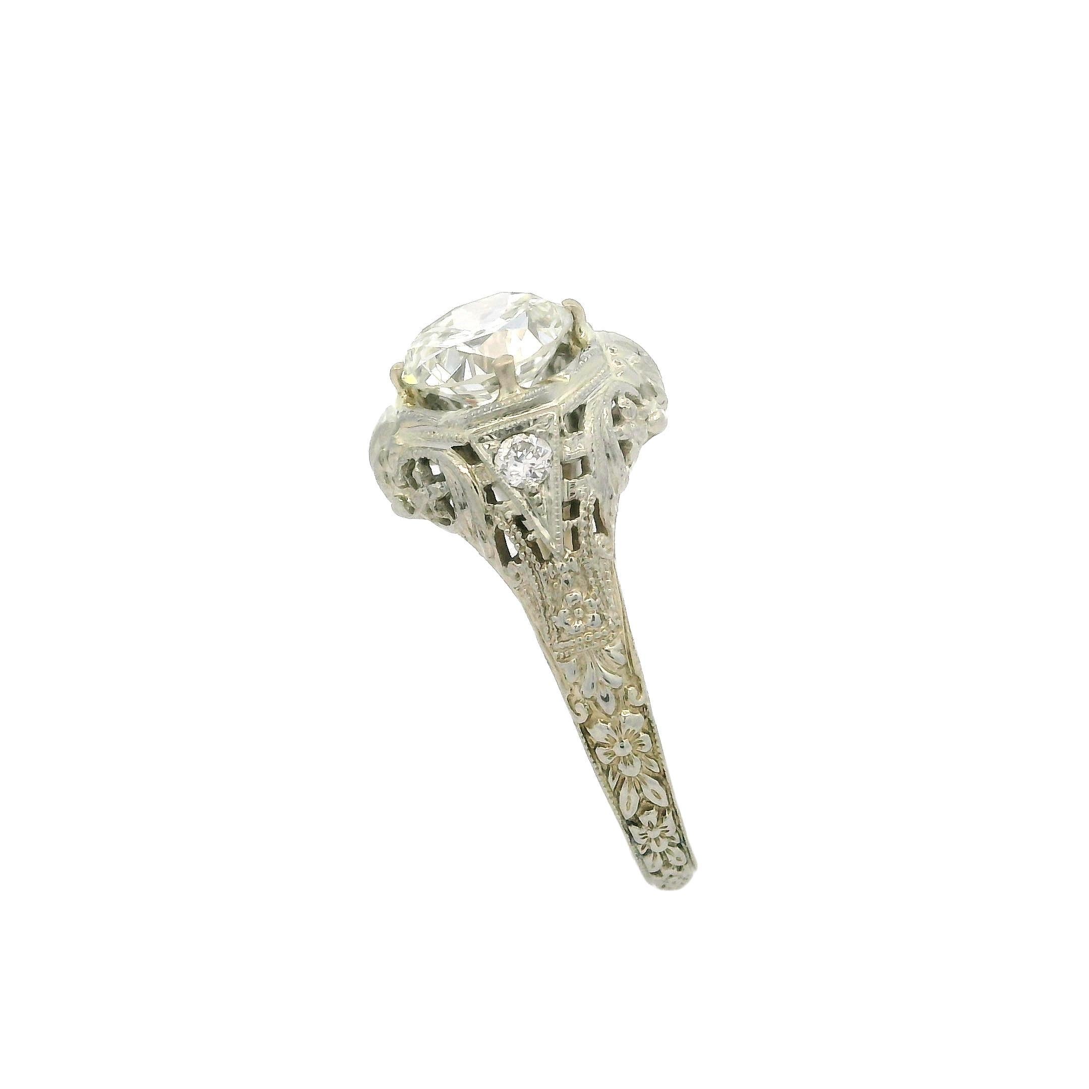 Antiker Art-Déco-Blumenring aus 18 Karat Weißgold mit Diamanten im alteuropäischen Schliff, GIA 1,62 Karat (Alteuropäischer Schliff) im Angebot