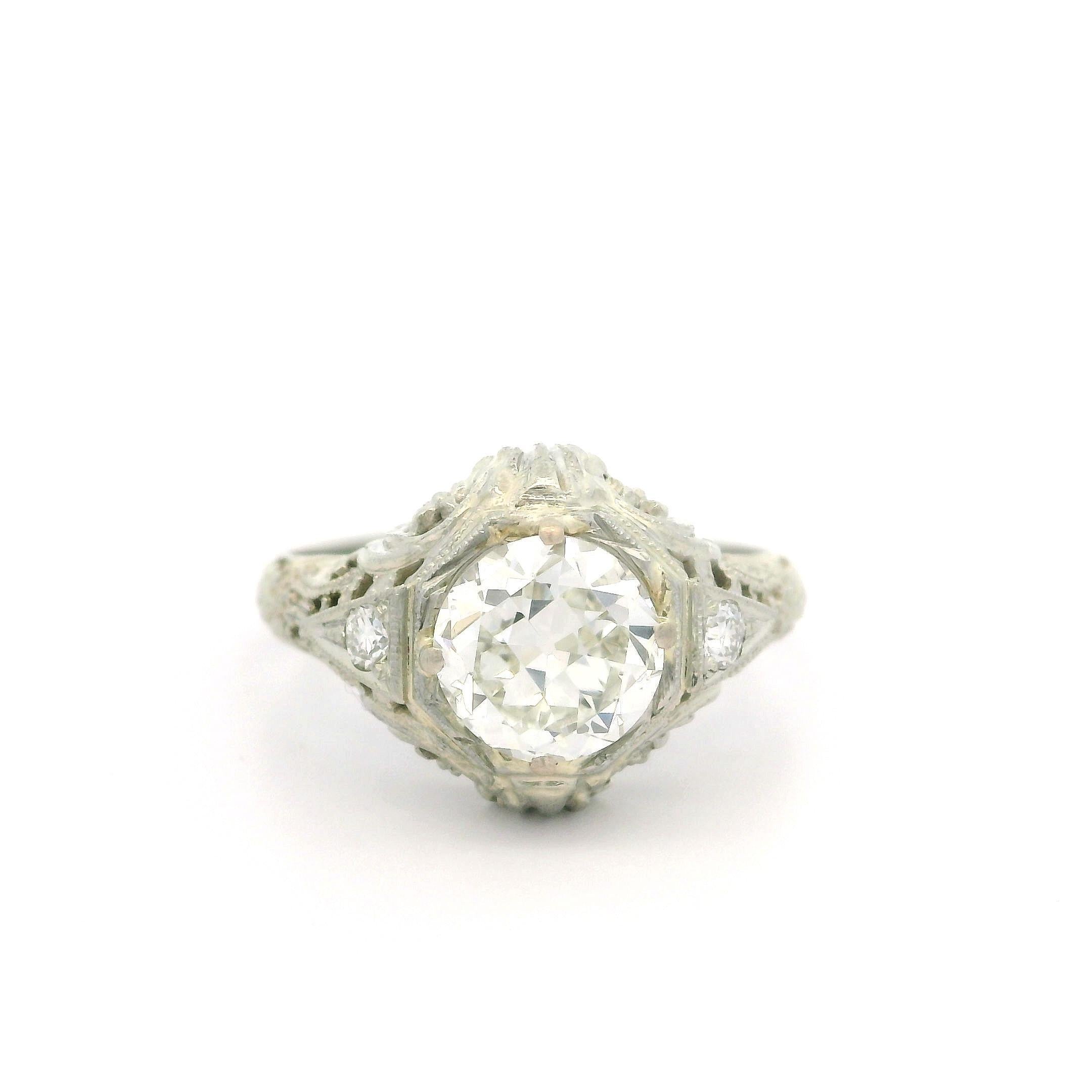 Antiker Art-Déco-Blumenring aus 18 Karat Weißgold mit Diamanten im alteuropäischen Schliff, GIA 1,62 Karat im Angebot 2