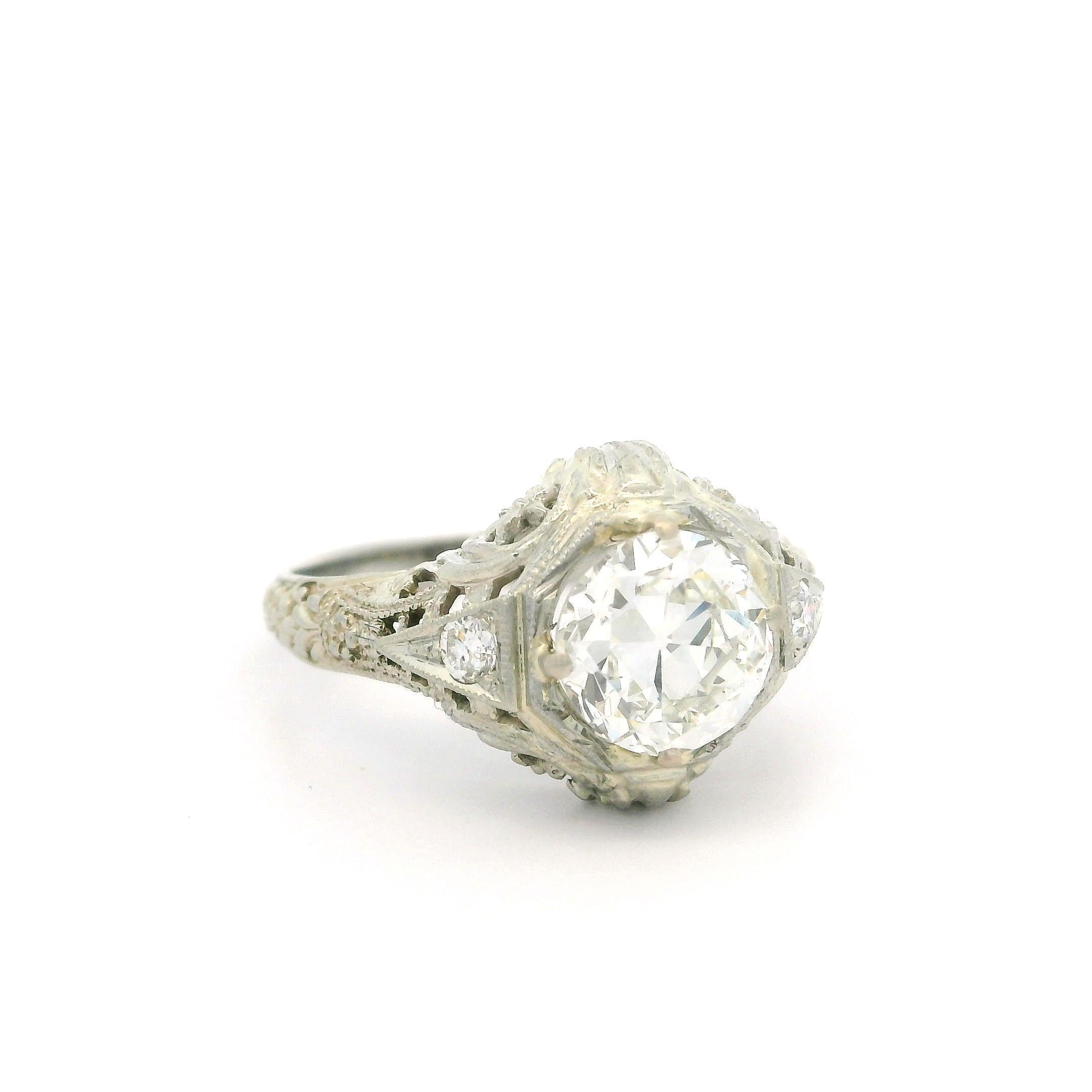 Antiker Art-Déco-Blumenring aus 18 Karat Weißgold mit Diamanten im alteuropäischen Schliff, GIA 1,62 Karat im Angebot 3