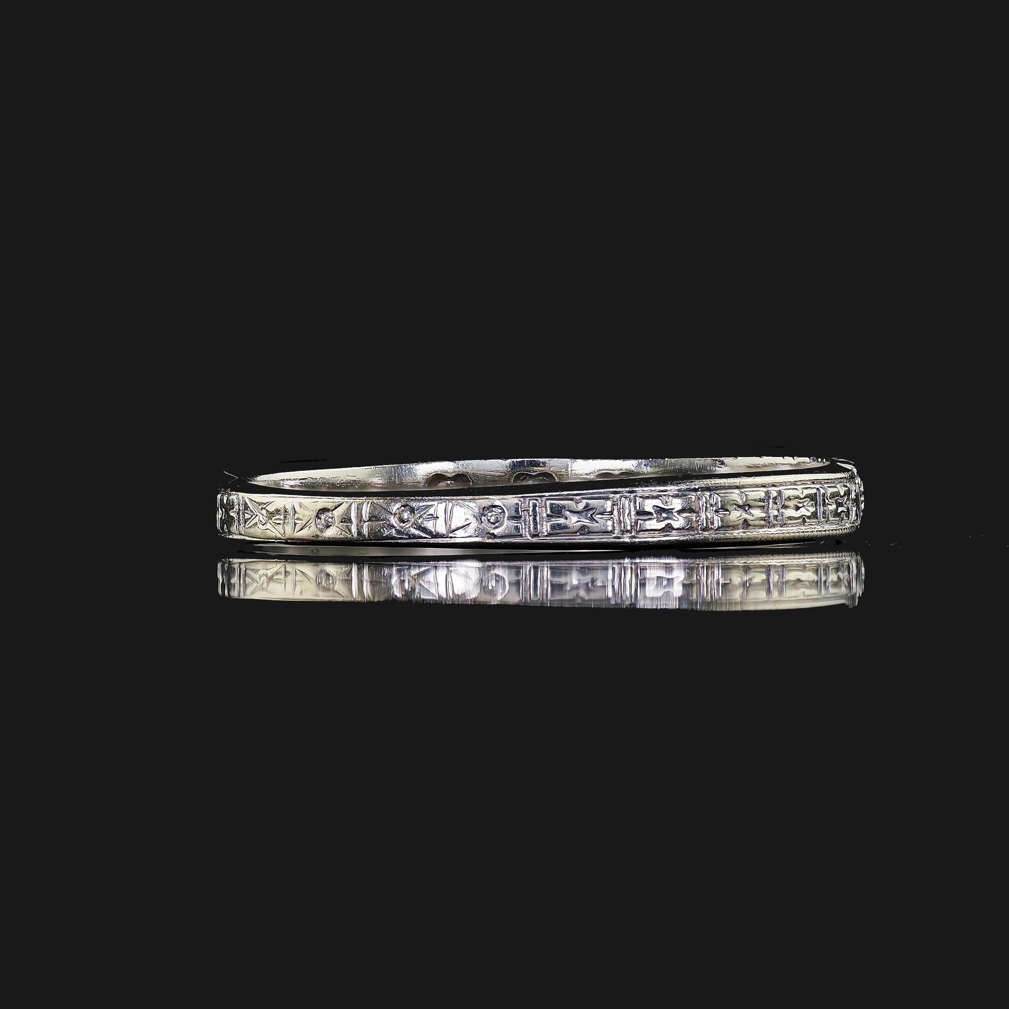 Antiker Art Deco 18K Weißgold Ehering mit Herzmotiv im Einzelschliff Diamant im Angebot 2