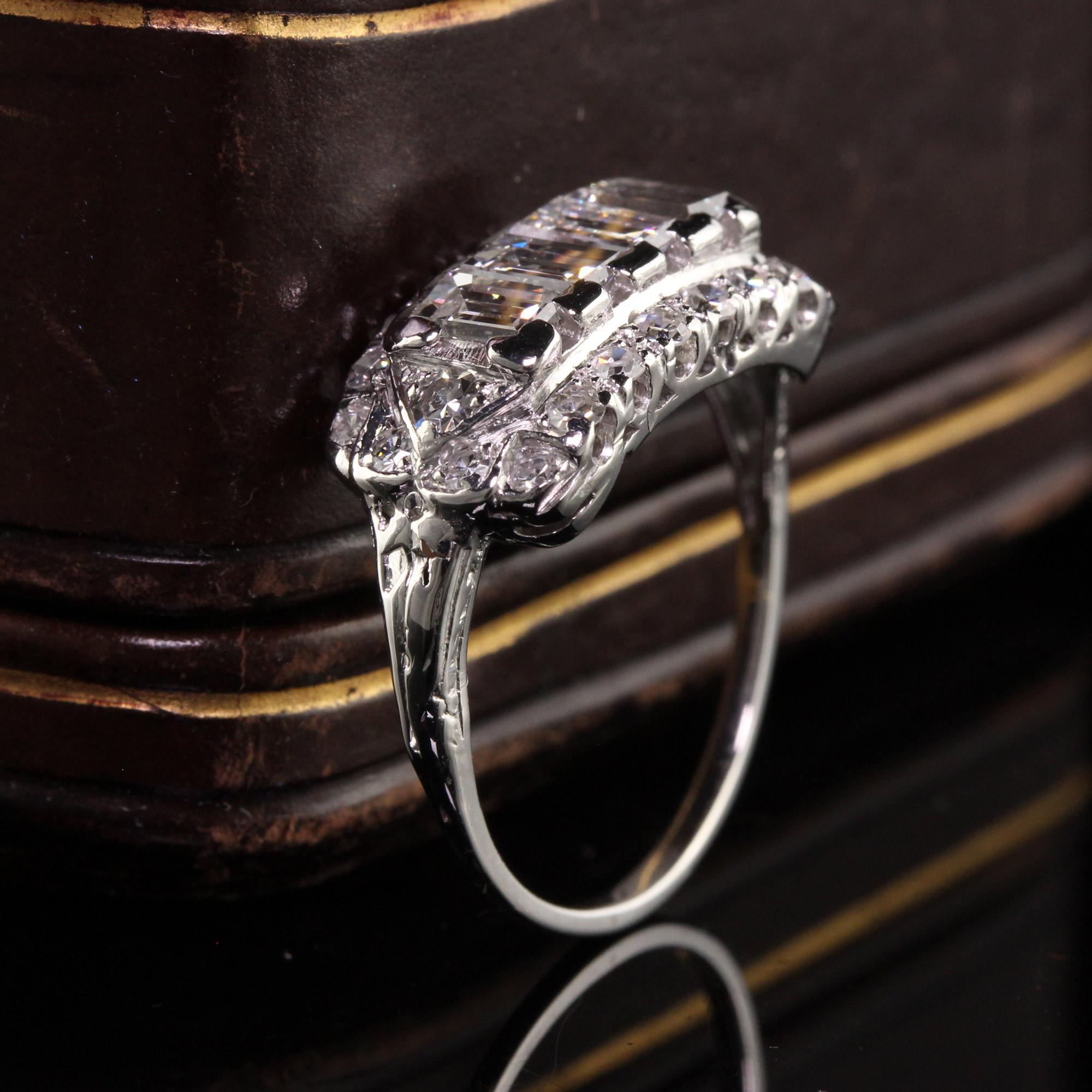 Antiker Art Deco 18 Karat Weißgold Baguette-Ring mit Diamant im Altschliff (Art déco) im Angebot