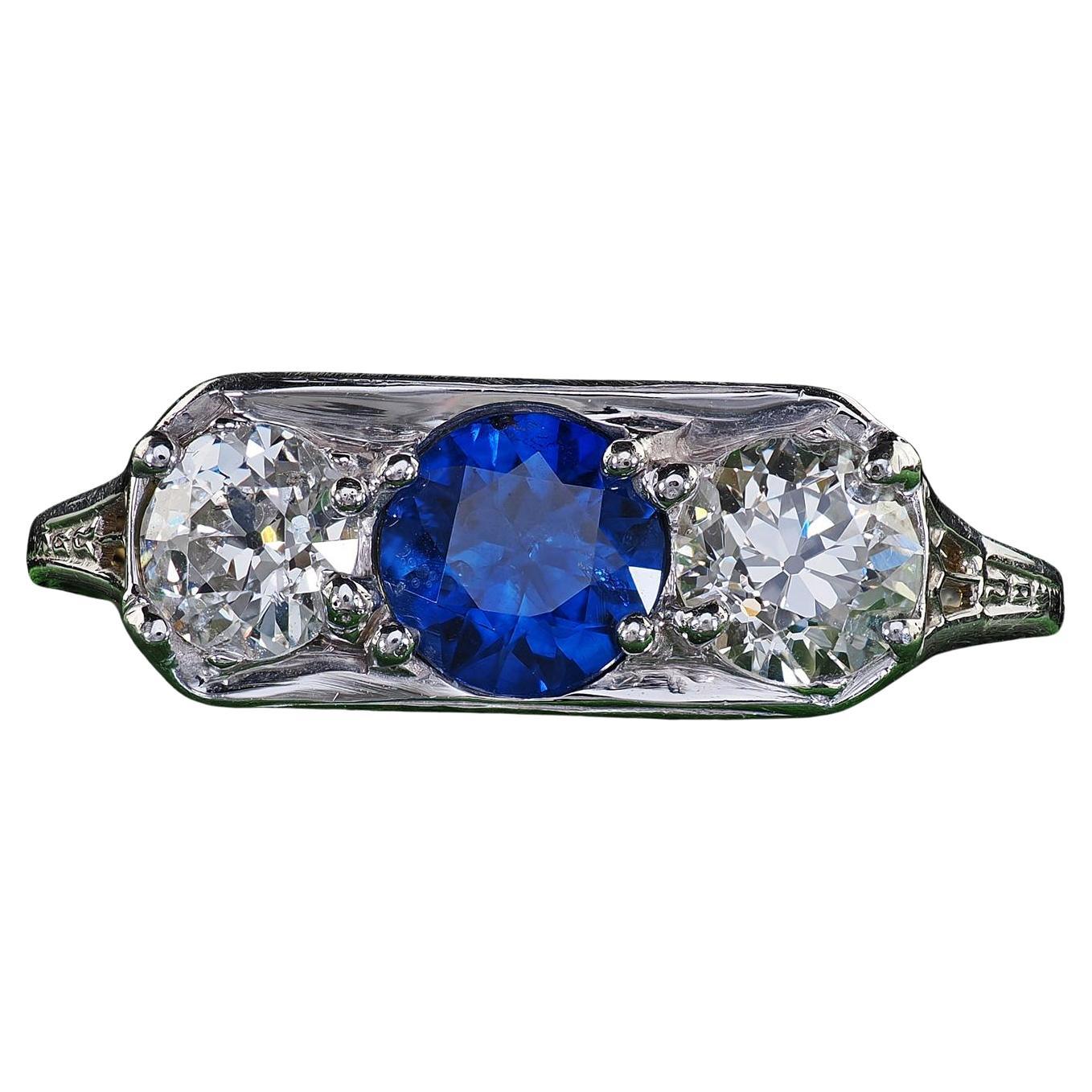 Antiguo Anillo Art Decó de Oro Blanco de 18 K Antiguo Anillo de Tres Piedras con Zafiro y Diamantes - GIA