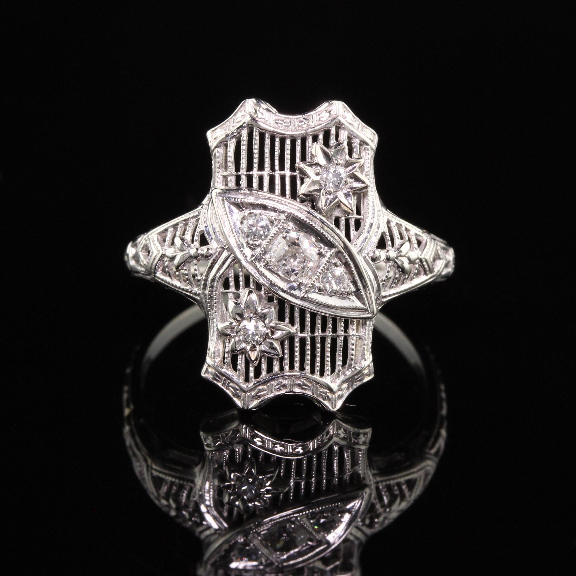Antique Art Deco 18K White Gold Old European Diamond Filigree Ring In Good Condition For Sale In Great Neck, NY