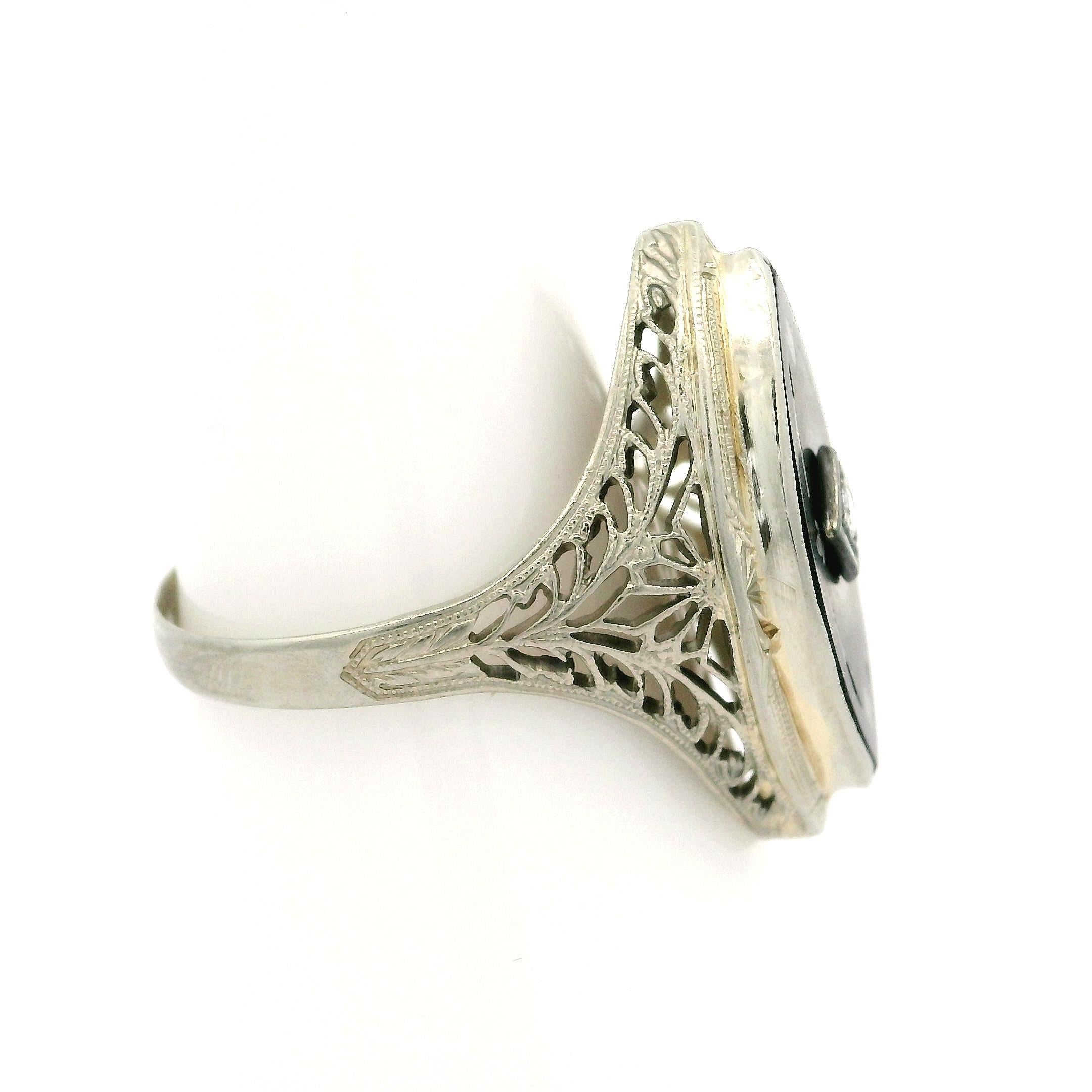 Taglio marquise Anello da cena in filigrana in oro bianco 18k con onice e diamanti al centro in vendita