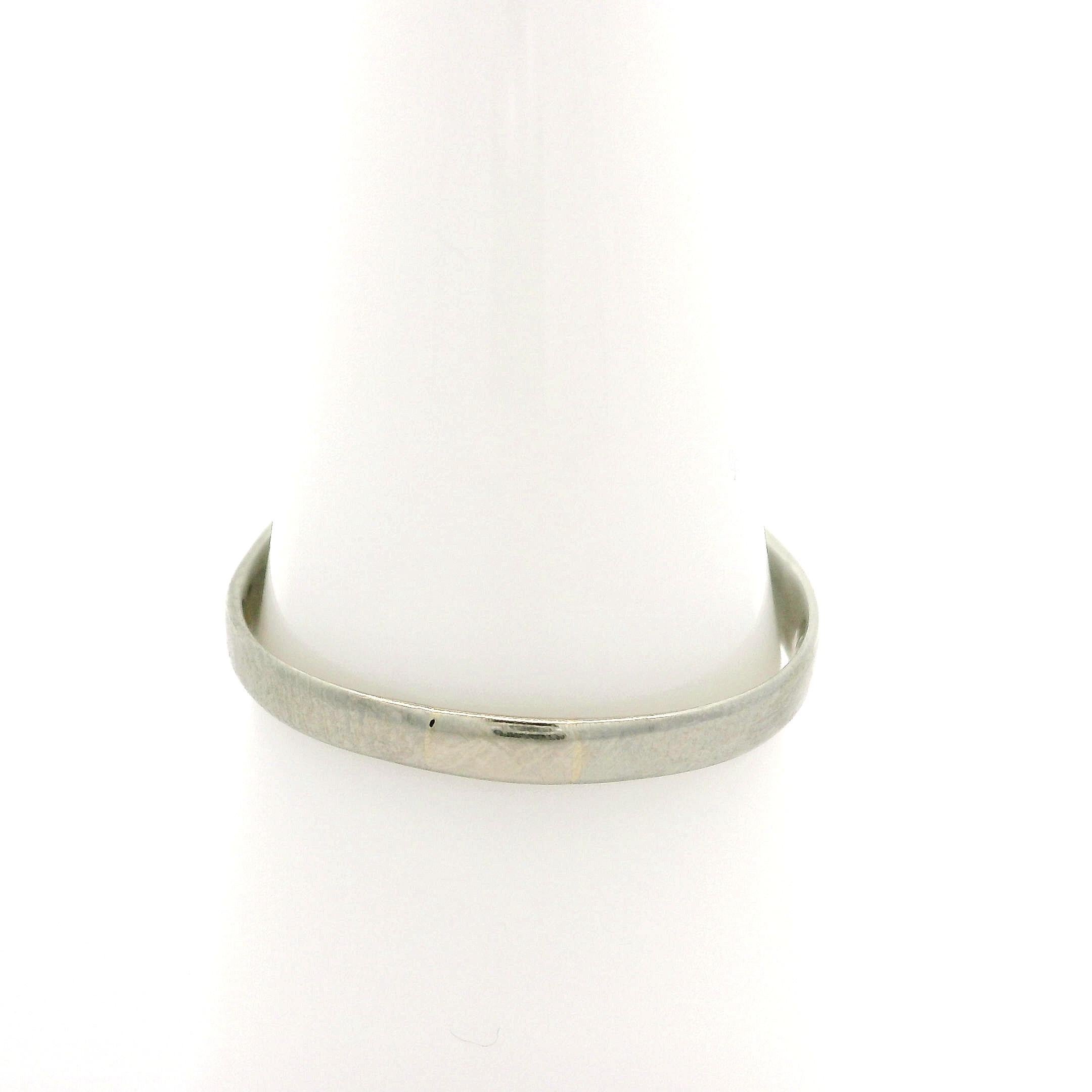 Anello da cena in filigrana in oro bianco 18k con onice e diamanti al centro In condizioni buone in vendita a Montclair, NJ