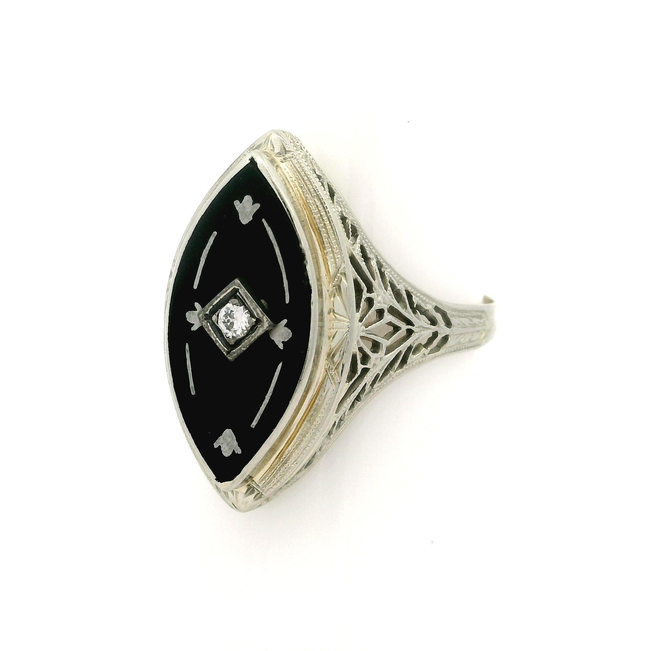 Anello da cena in filigrana in oro bianco 18k con onice e diamanti al centro in vendita 1