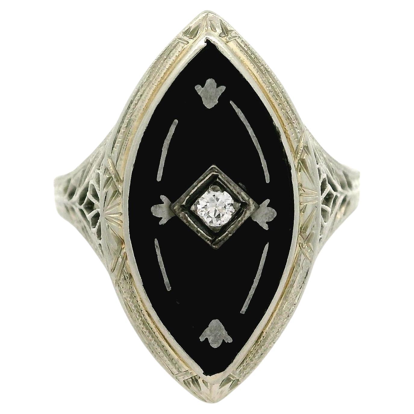 Anello da cena in filigrana in oro bianco 18k con onice e diamanti al centro in vendita