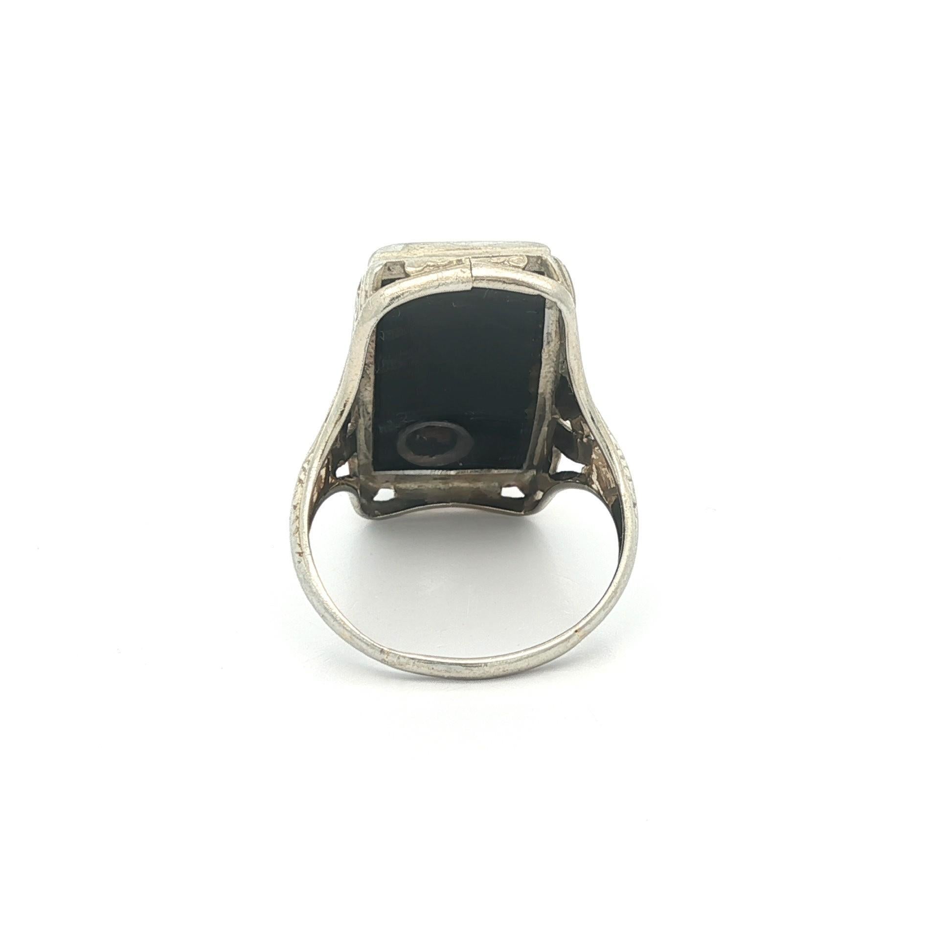 Antike Art Deco 18k Weißgold rechteckige Onyx w / Inset Diamond Ring Größe 5,5 (Alteuropäischer Schliff) im Angebot