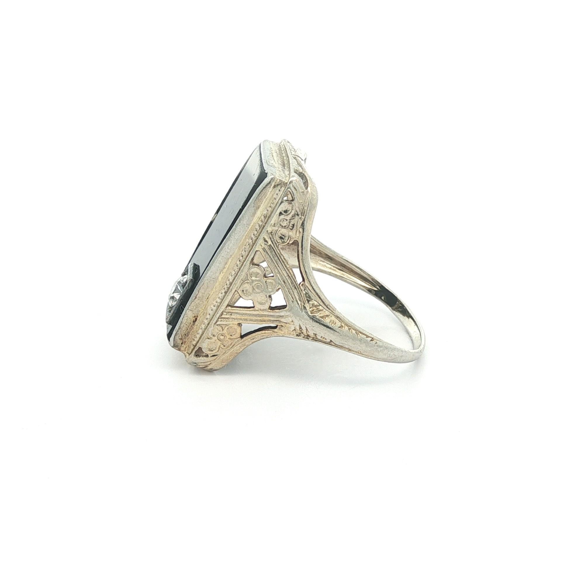 Antike Art Deco 18k Weißgold rechteckige Onyx w / Inset Diamond Ring Größe 5,5 im Zustand „Hervorragend“ im Angebot in Montclair, NJ