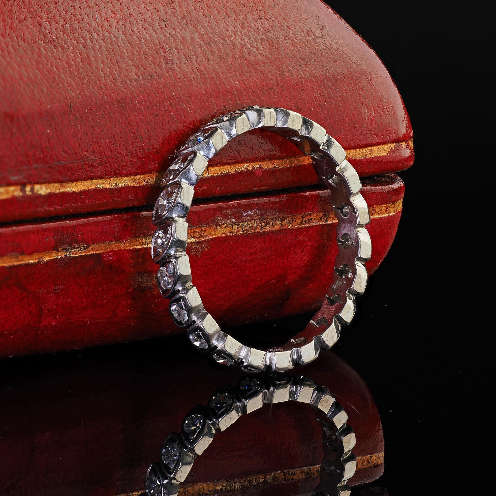 Antique Art Deco 18K White Gold Single Cut Diamond Design Eternity Band In Good Condition For Sale In Great Neck, NY