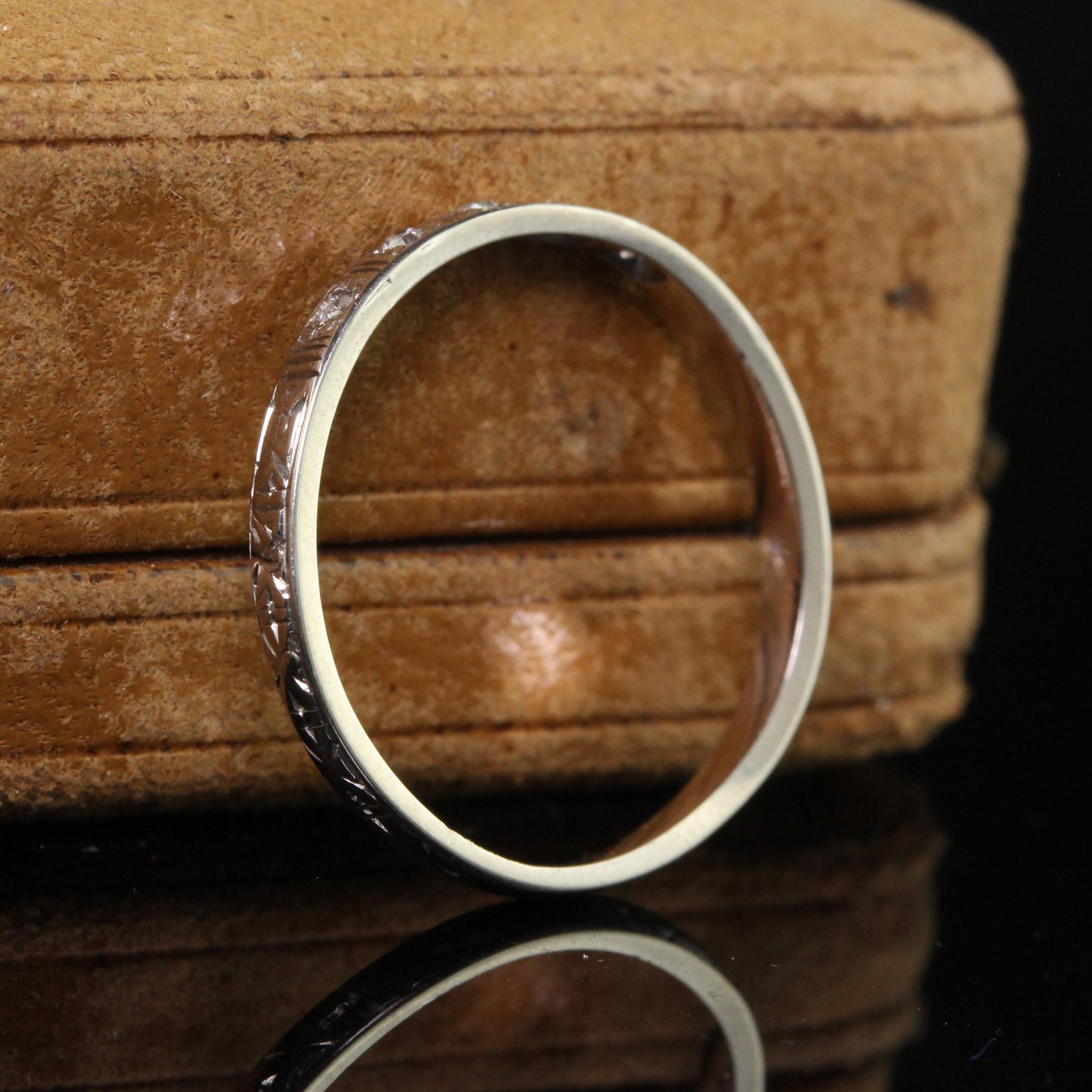 Antique Art Deco 18K White Gold Single Cut Diamond Engraved Band - Size 5 1/2 In Good Condition For Sale In Great Neck, NY