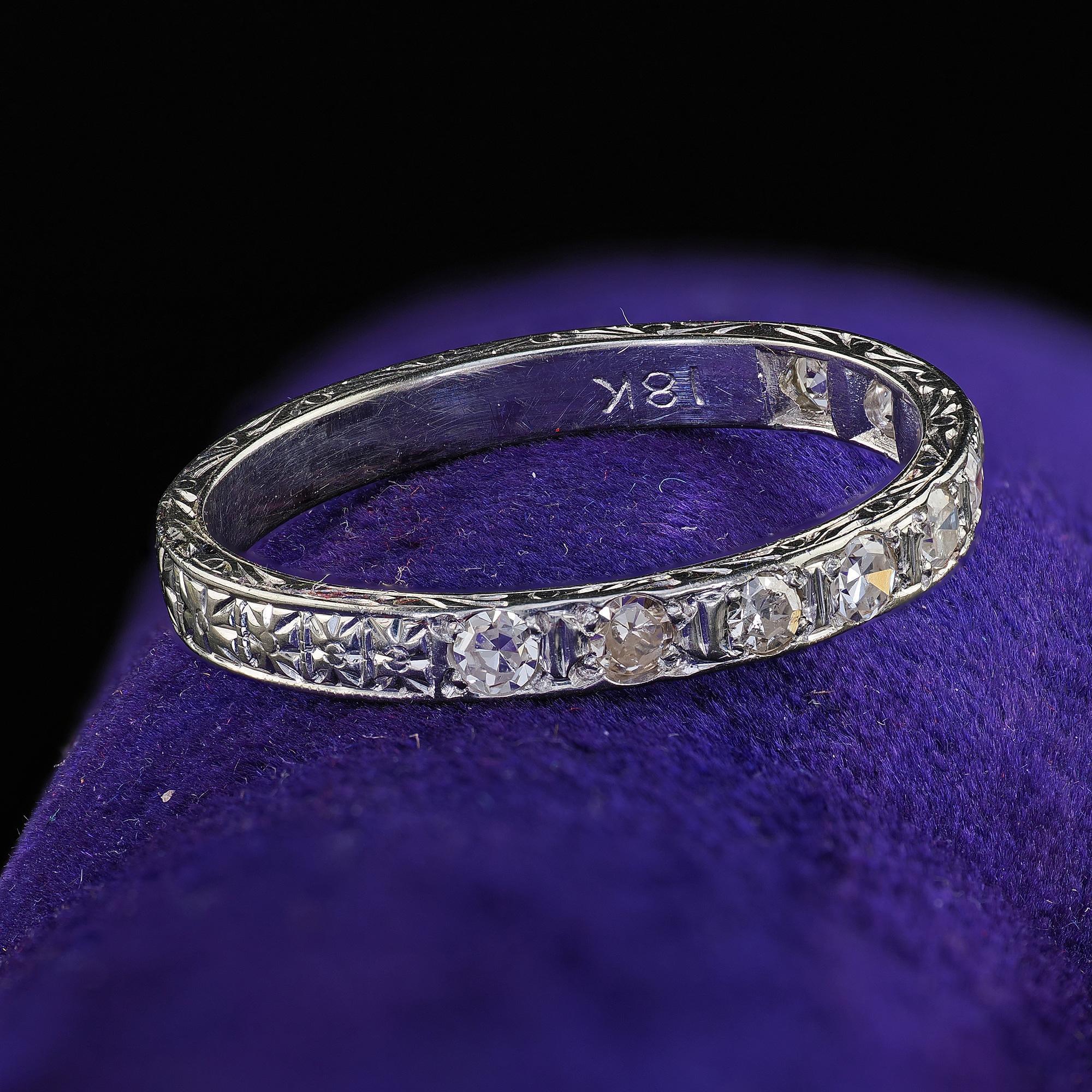 Alliance Art déco ancienne gravée en or blanc 18 carats avec diamants taille unique Bon état - En vente à Great Neck, NY