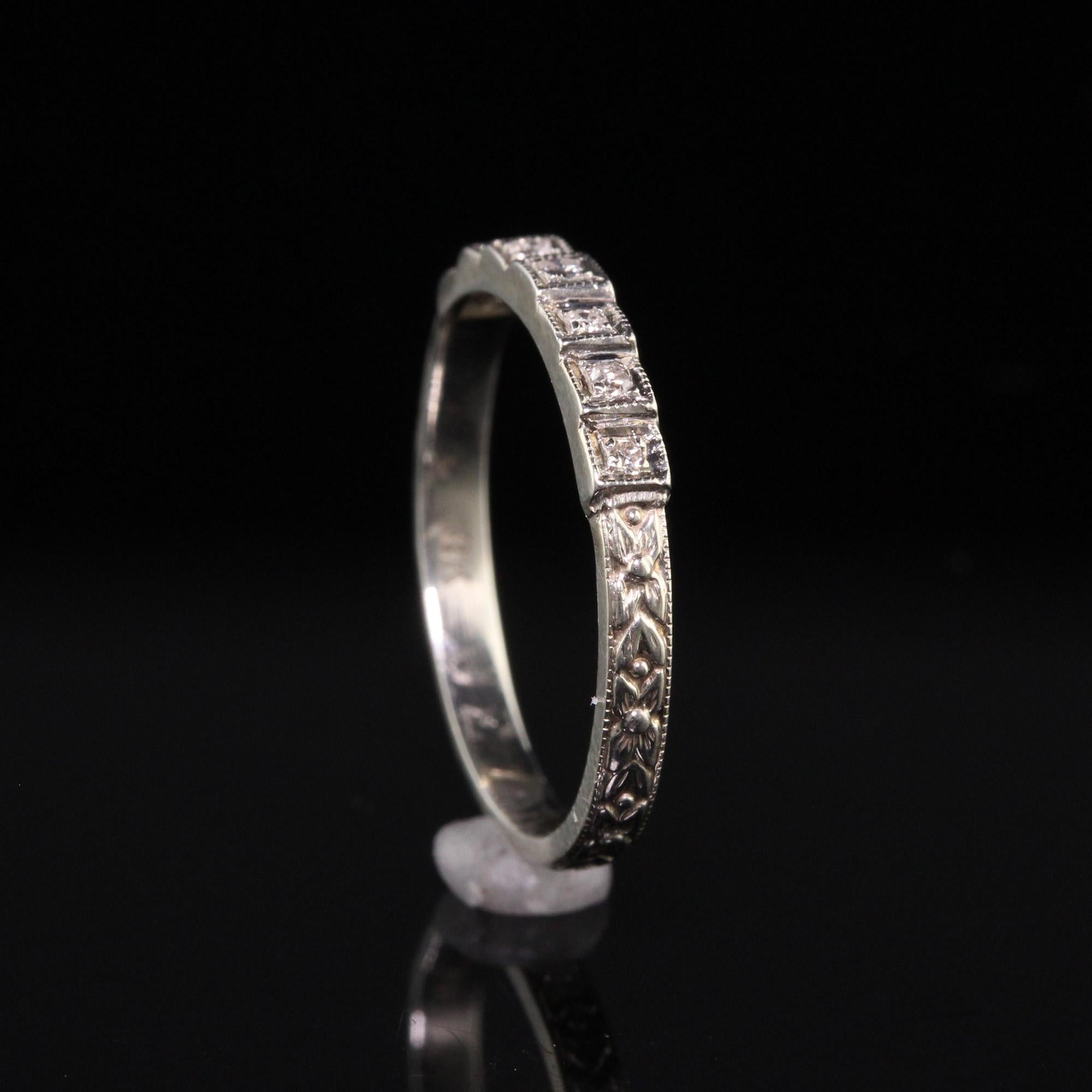 Alliance Art déco ancienne gravée en or blanc 18 carats avec diamants taille unique en vente 1