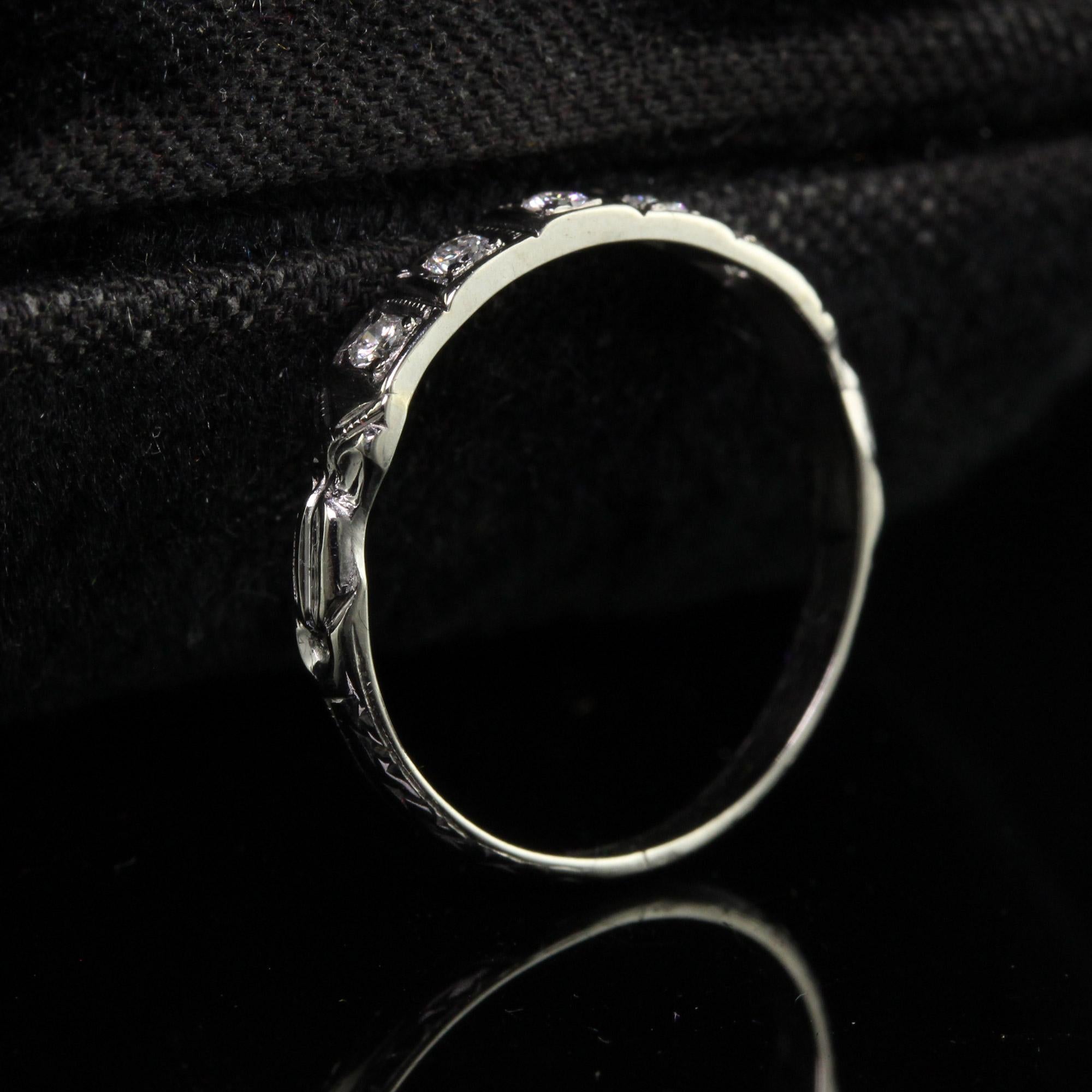 Taille simple Alliance Art déco ancienne en or blanc 18 carats avec diamants taille unique - Taille 4 1/2 en vente