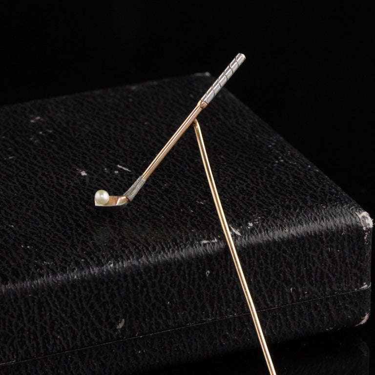 Beautiful Antique Art Deco 18K Yellow Gold and Platinum Golf Stick Pin. This gorgeous stick pin is is crafted in 18K yellow gold and platinum. It has a pearl at the end of the golf stick and is in great condition.

Item #P0136

Metal: 18K Yellow