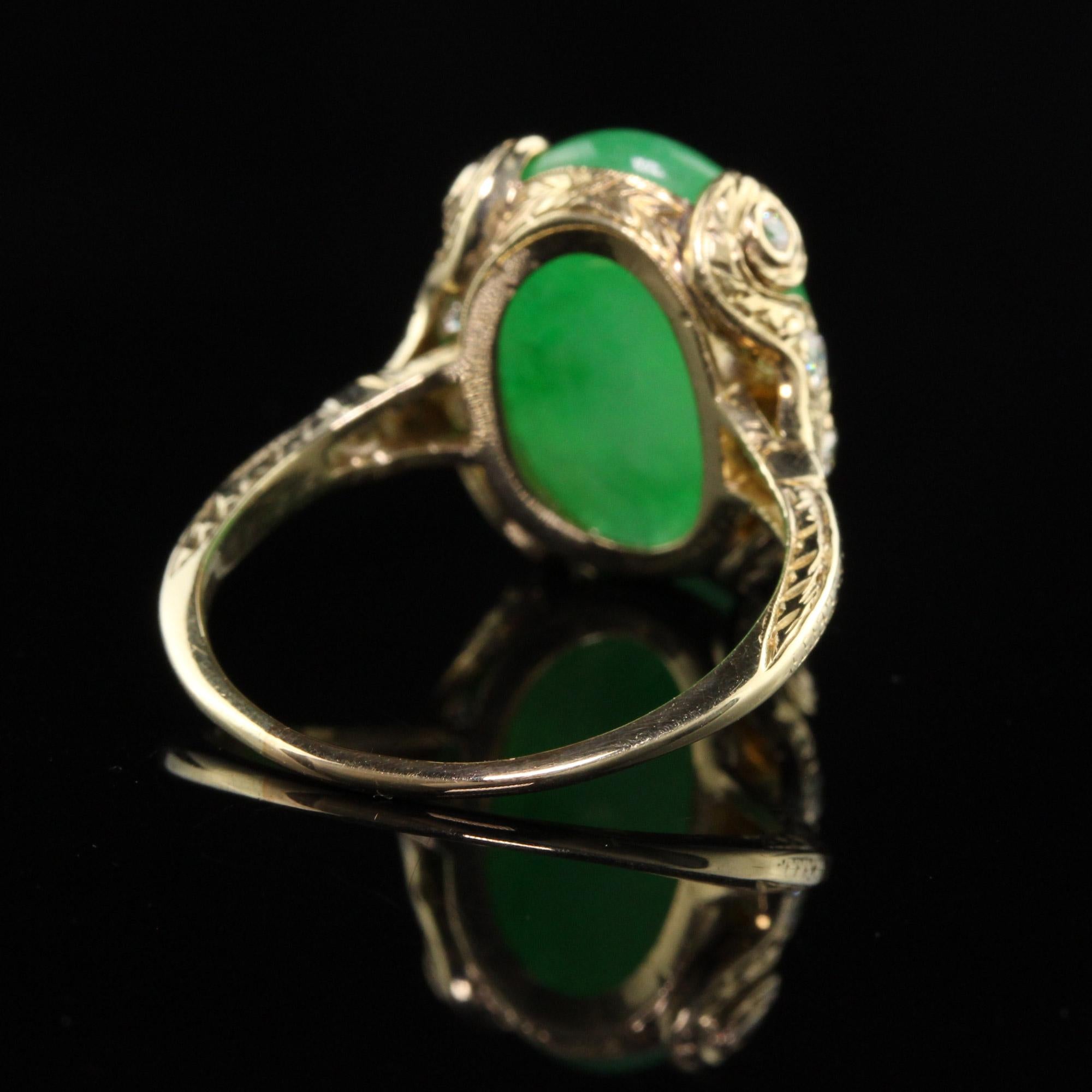 Antiker Art Deco-Ring aus 18 Karat Gelbgold mit Cabochon-Jade und altem europäischem Diamanten im Zustand „Gut“ im Angebot in Great Neck, NY