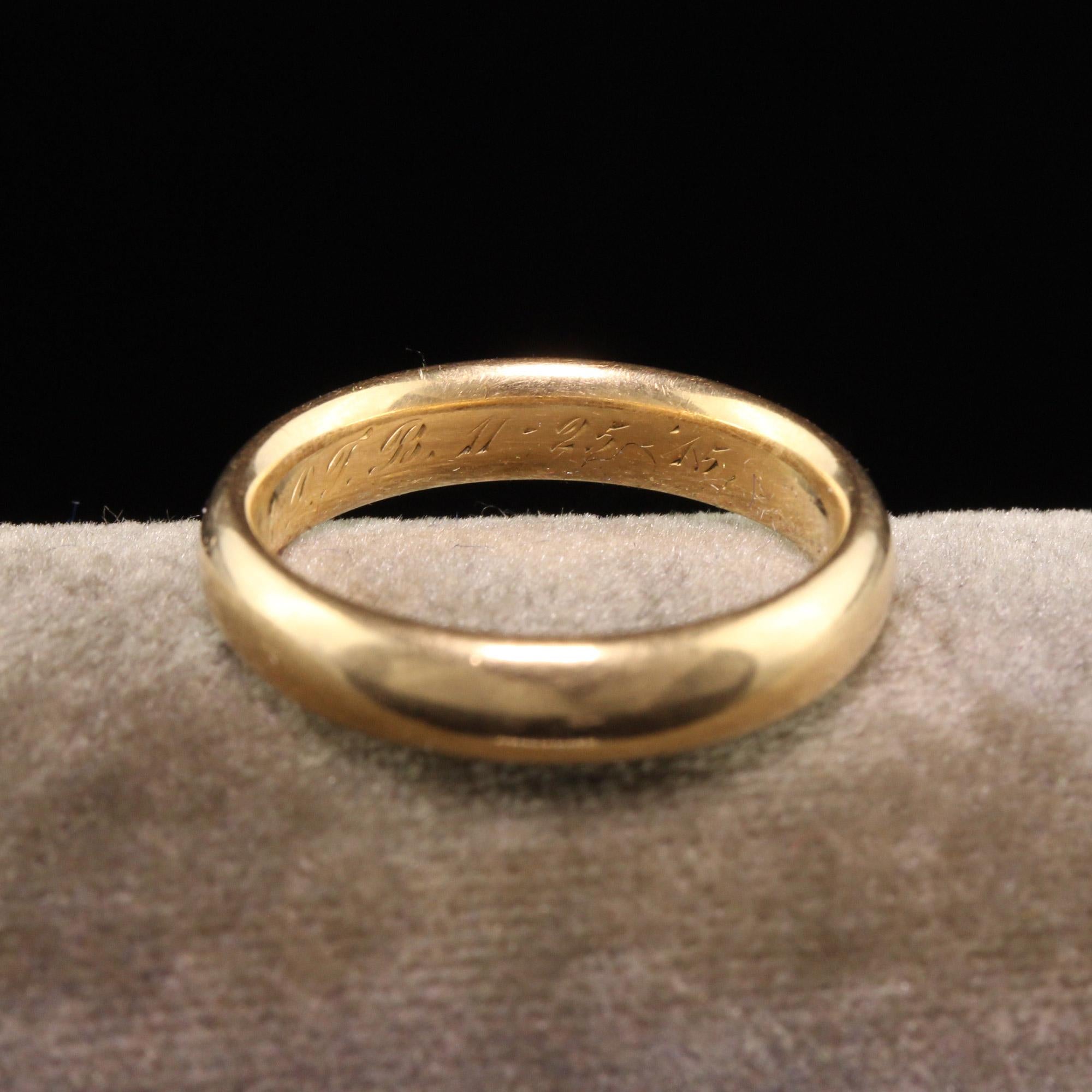 Antique Art Deco 18k Yellow Gold Classic Engraved Band In Good Condition For Sale In Great Neck, NY