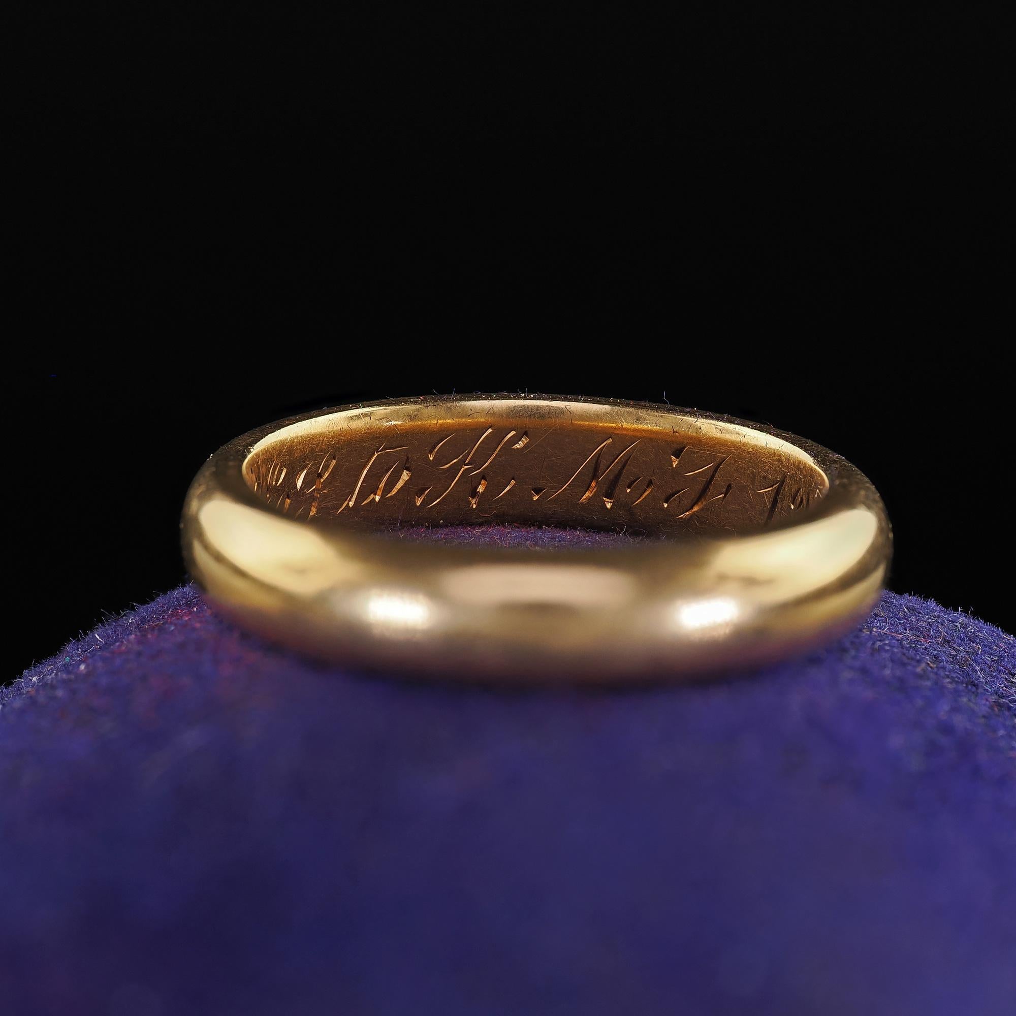 Ancienne alliance classique gravée en or jaune 18 carats - Circa 1917 Bon état - En vente à Great Neck, NY
