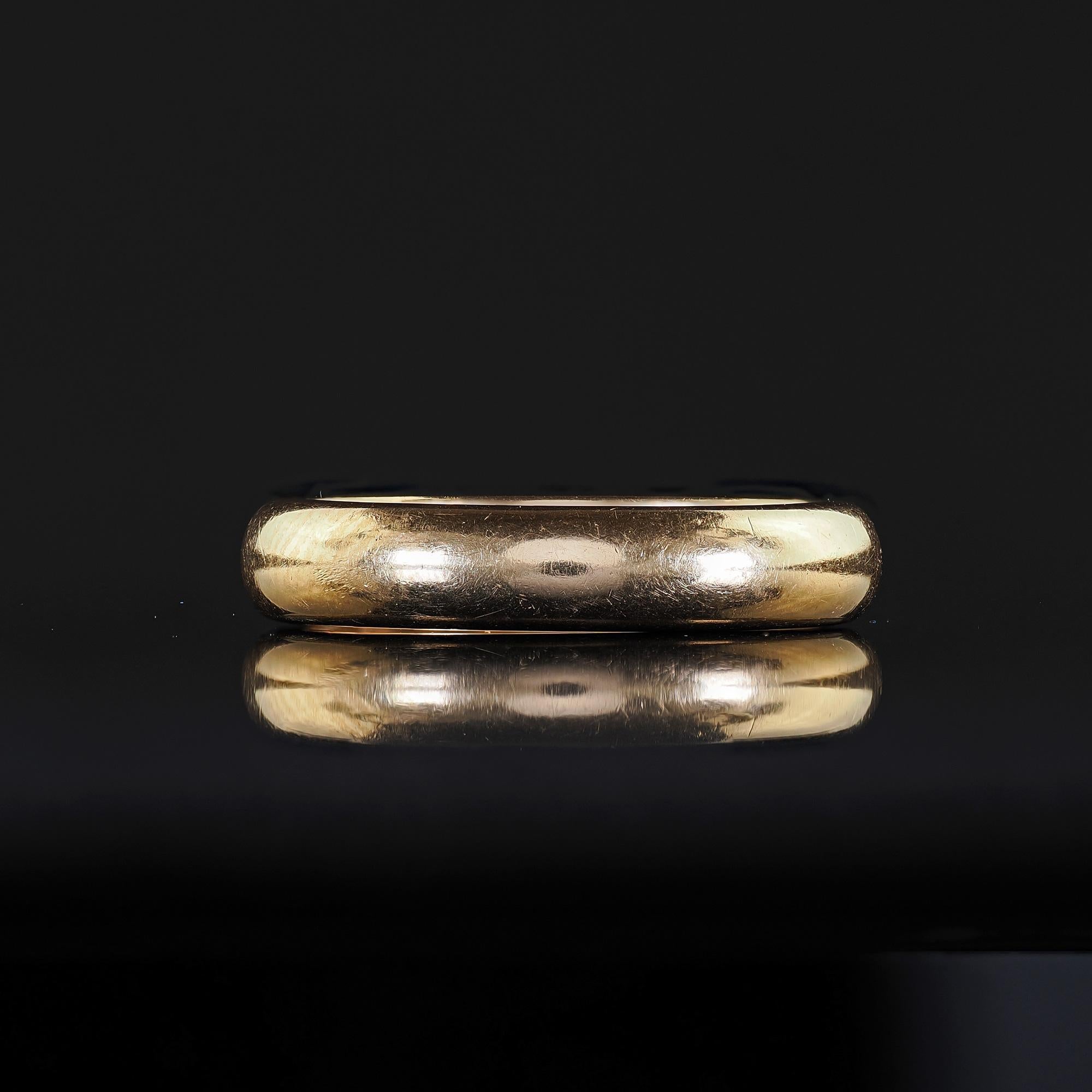 Ancienne alliance classique gravée en or jaune 18 carats - Circa 1917 Pour femmes en vente