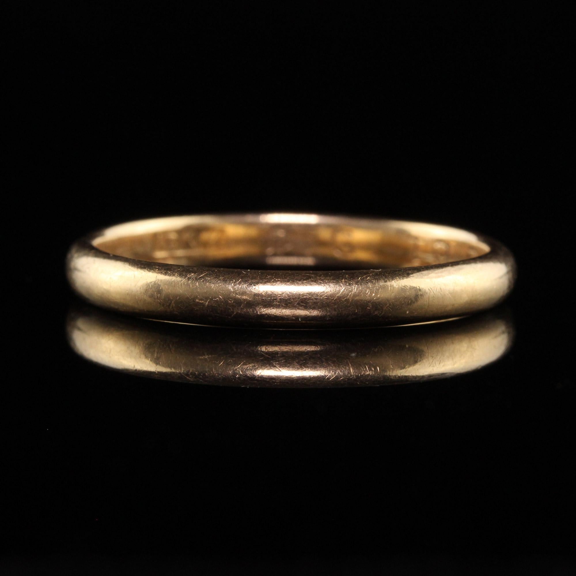 Antique Art Deco 18K Yellow Gold Classic Engraved Wedding Band - Size 13 In Good Condition In Great Neck, NY