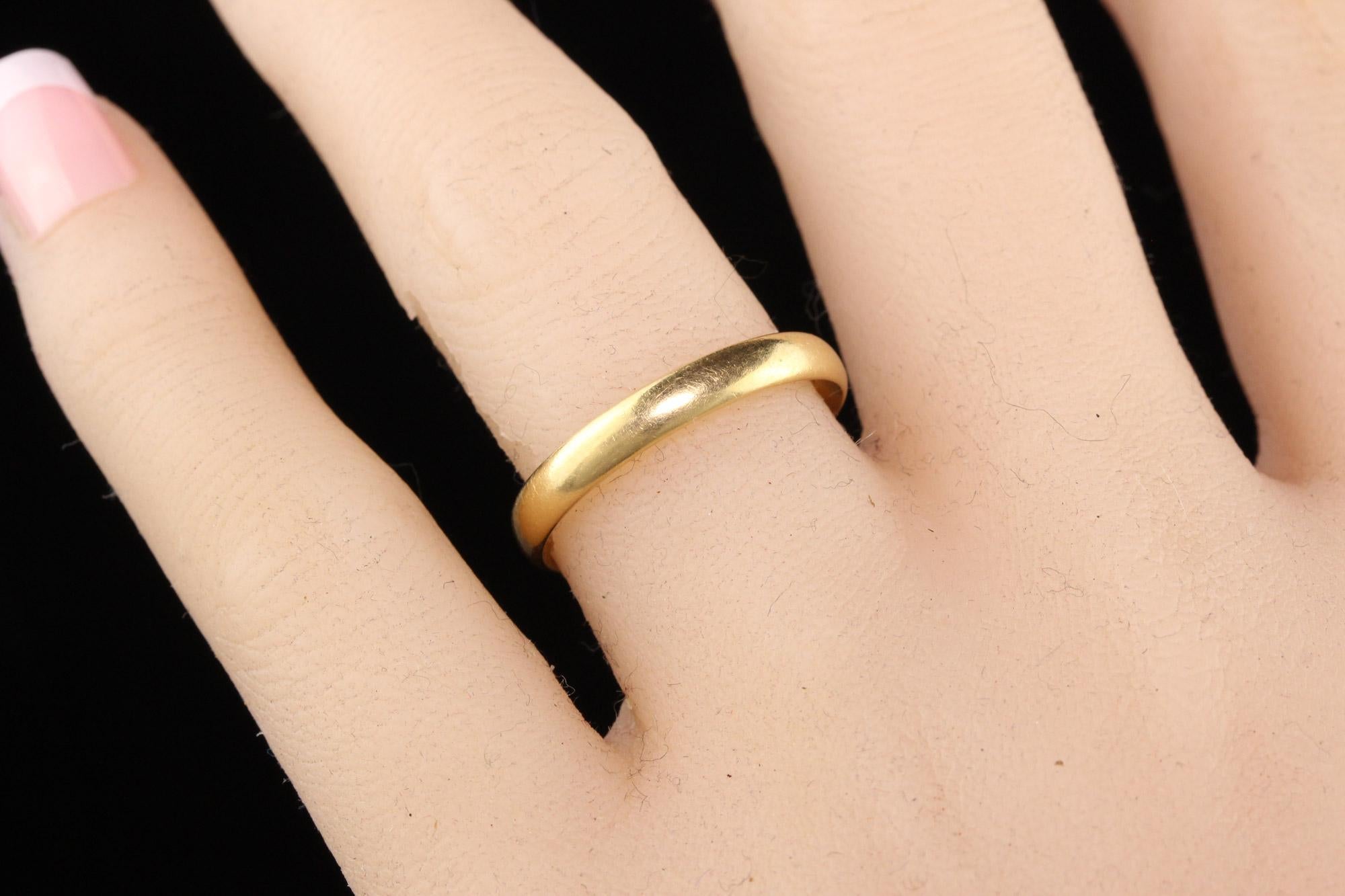 Antique Art Deco 18K Yellow Gold Classic Wedding Band For Sale 3