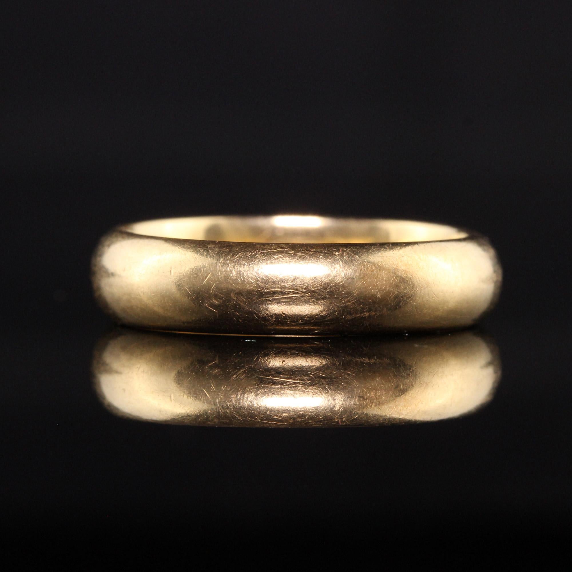 Antique Art Deco 18K Yellow Gold Classic Wedding Band In Good Condition For Sale In Great Neck, NY