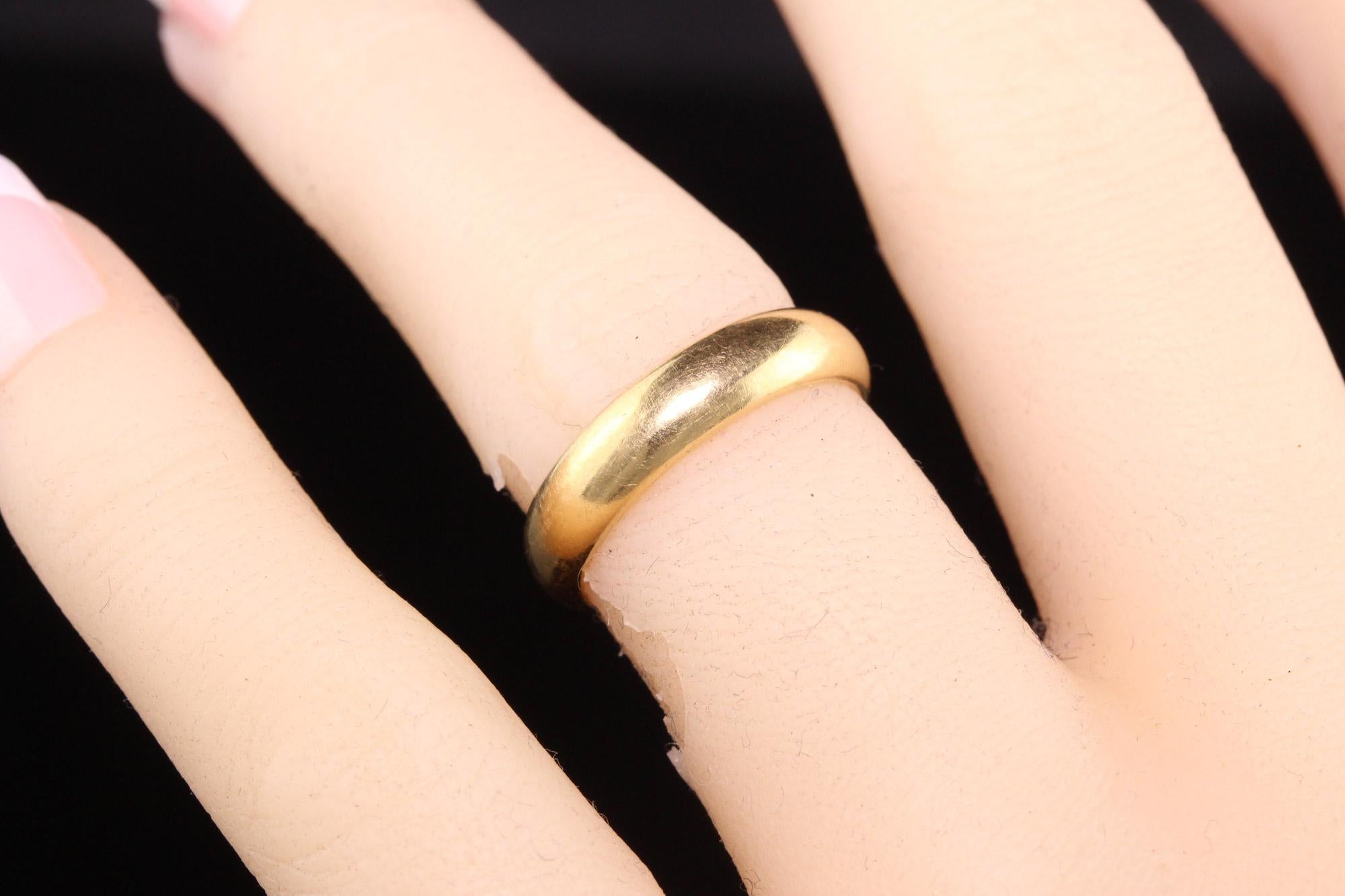 Antique Art Deco 18K Yellow Gold Classic Wedding Band For Sale 1