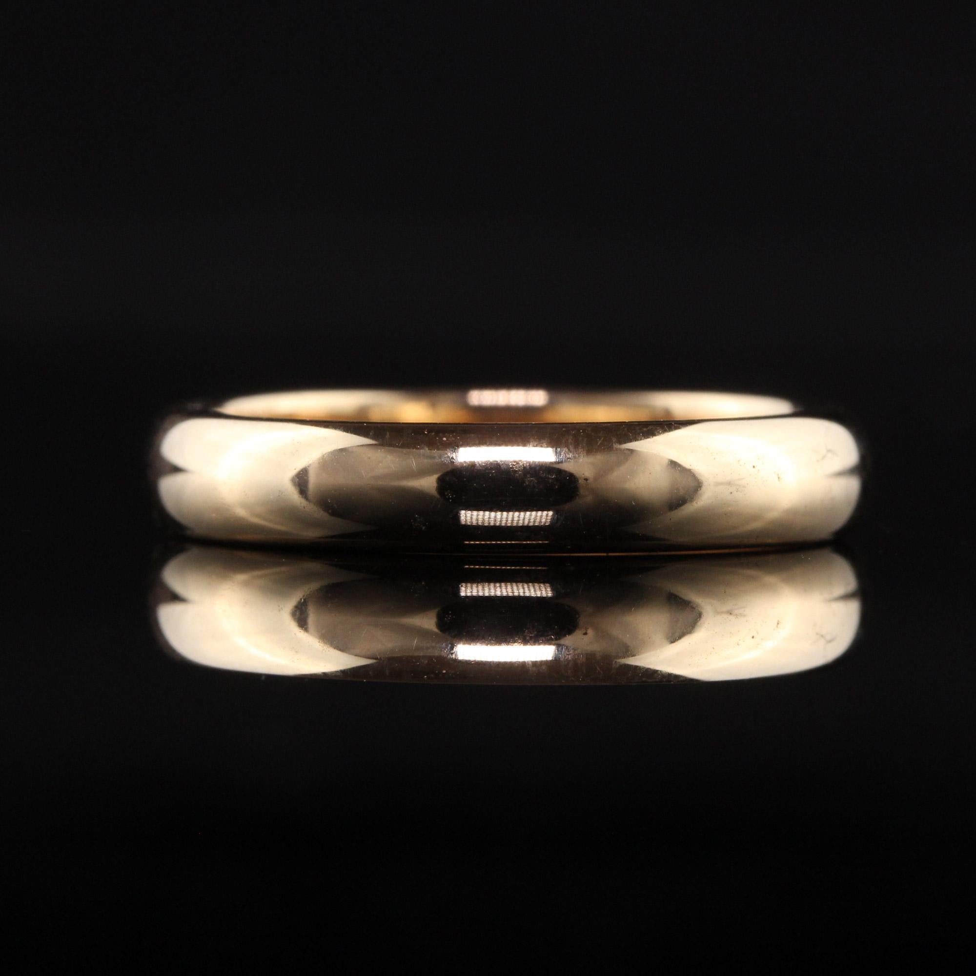 Antique Art Deco 18K Yellow Gold Classic Wedding Band In Good Condition For Sale In Great Neck, NY