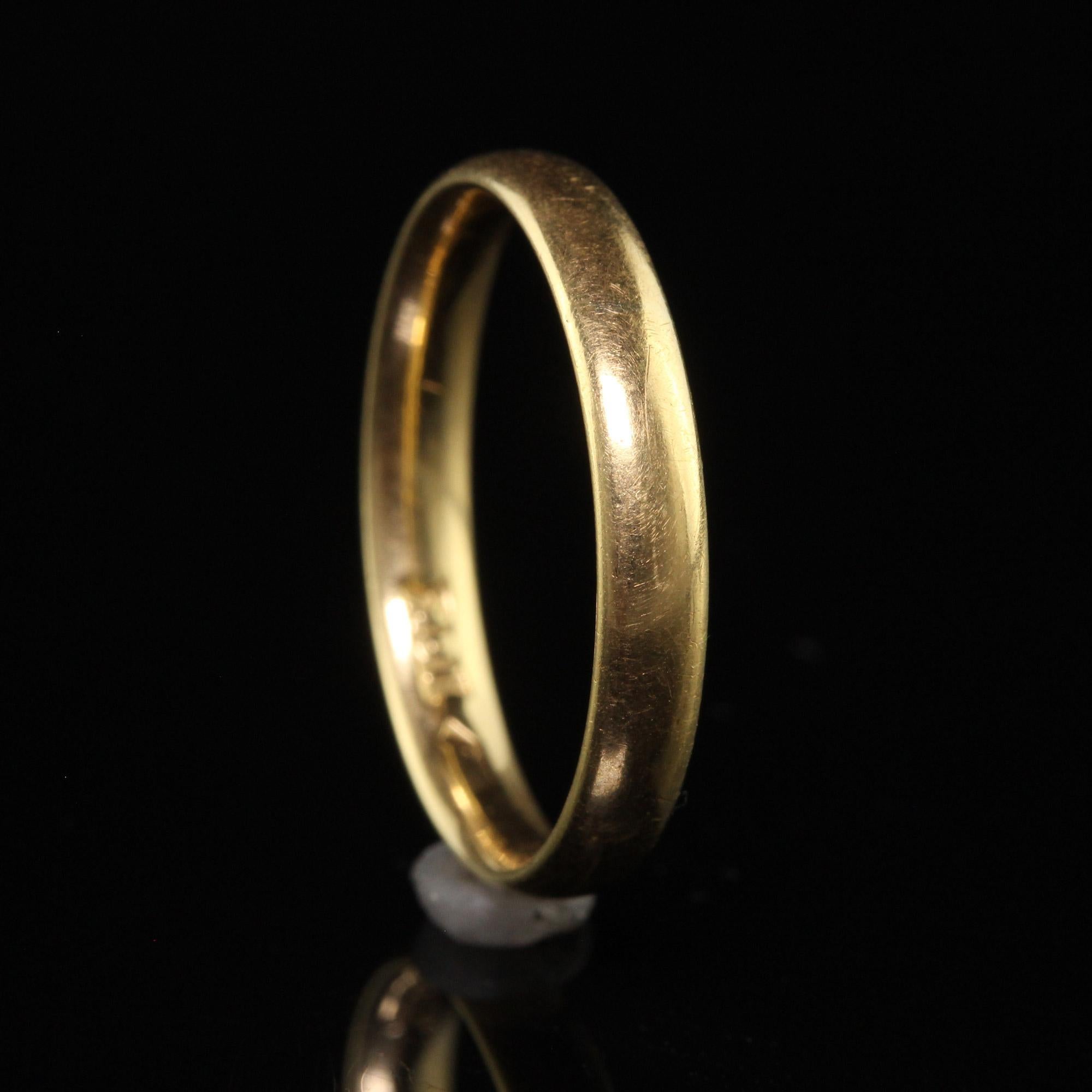 Antique Art Deco 18K Yellow Gold Classic Wedding Band - Size 8 For Sale 2