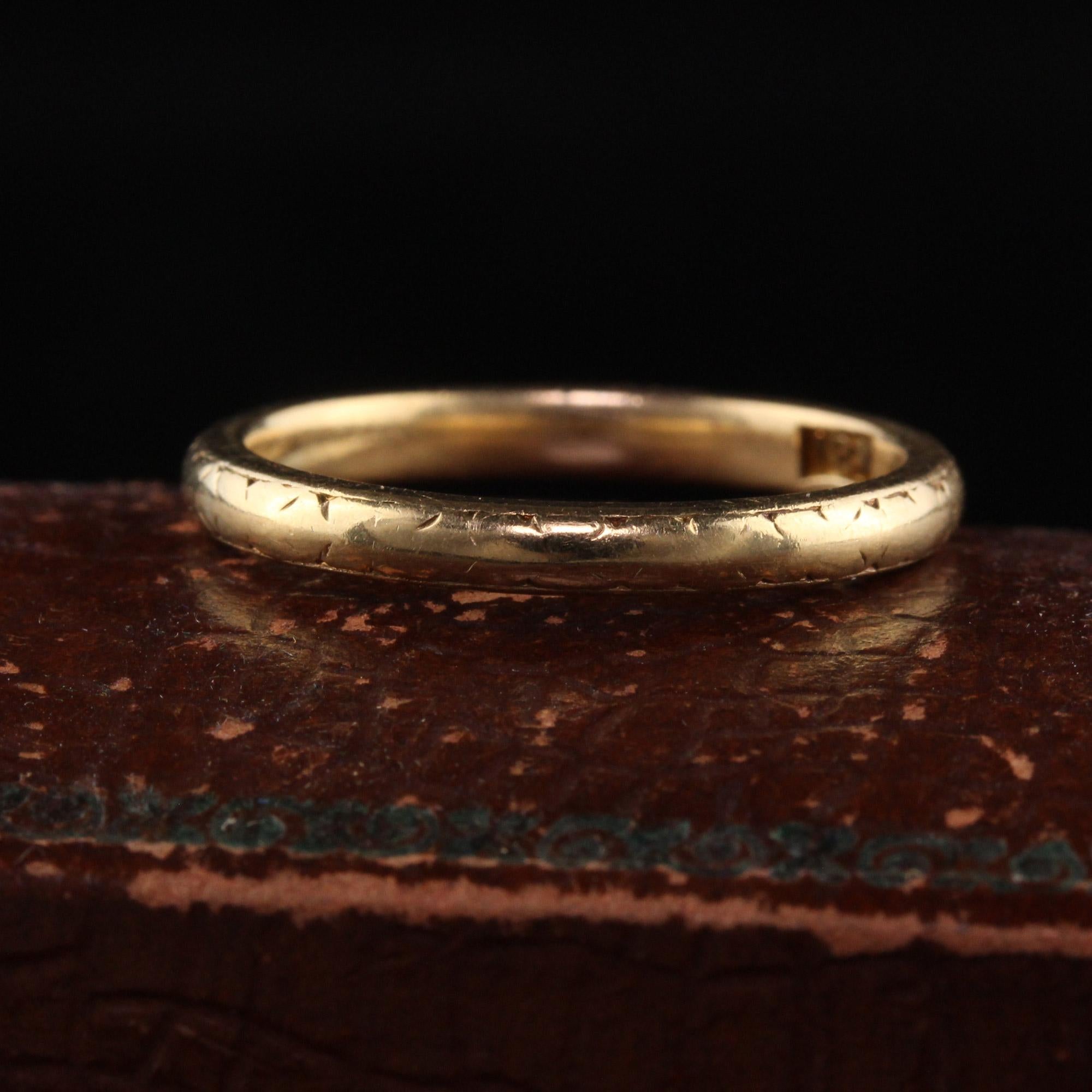 Beautiful Antique Art Deco 18K Yellow Gold Engraved Wedding Band. This gorgeous wedding band is crafted in 18k yellow gold. It has faint engravings going around the entire ring and it is in good condition.

Item #R1388

Metal: 18K Yellow
