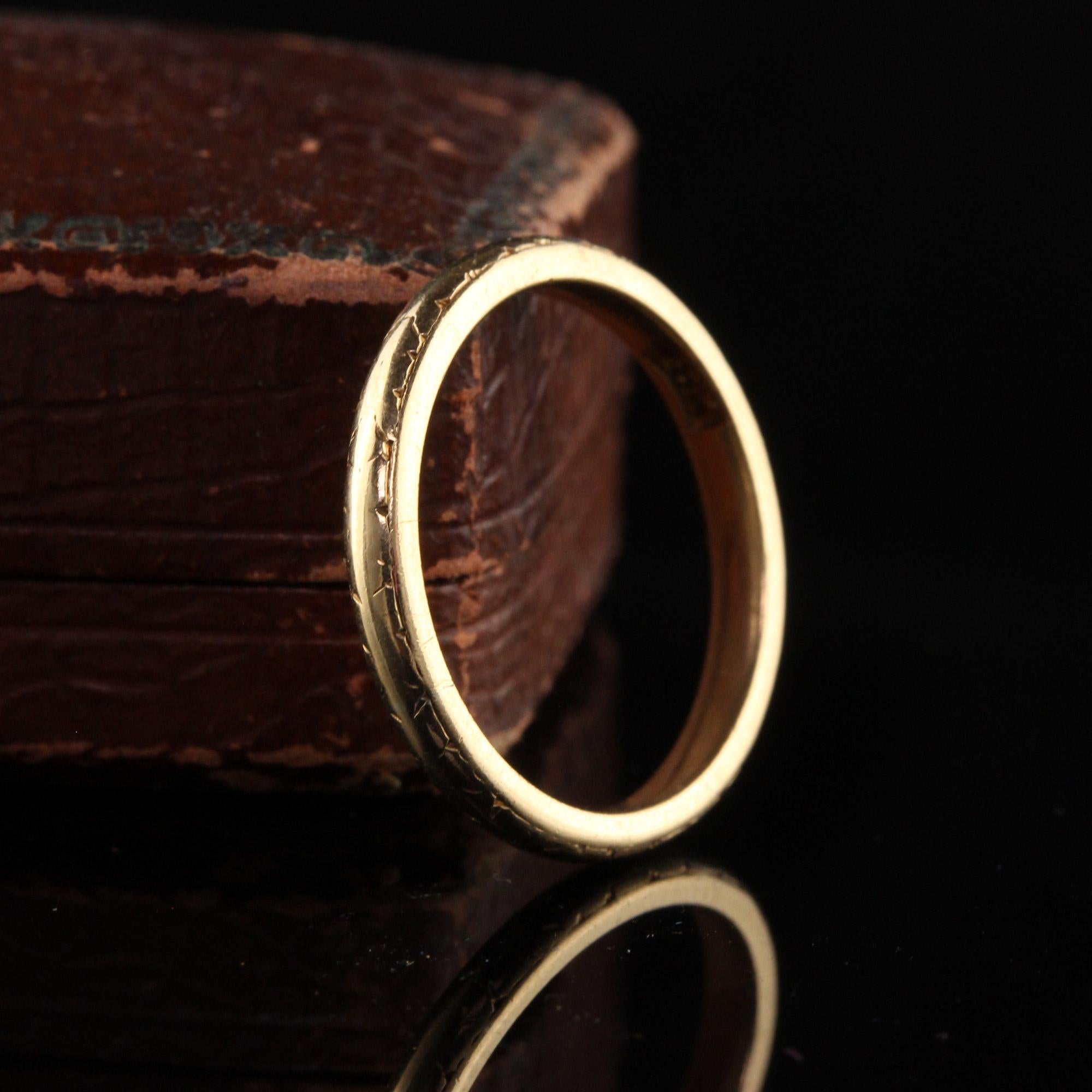 Alianza de boda antigua Art Decó de oro amarillo de 18 quilates grabada en Bueno estado para la venta en Great Neck, NY