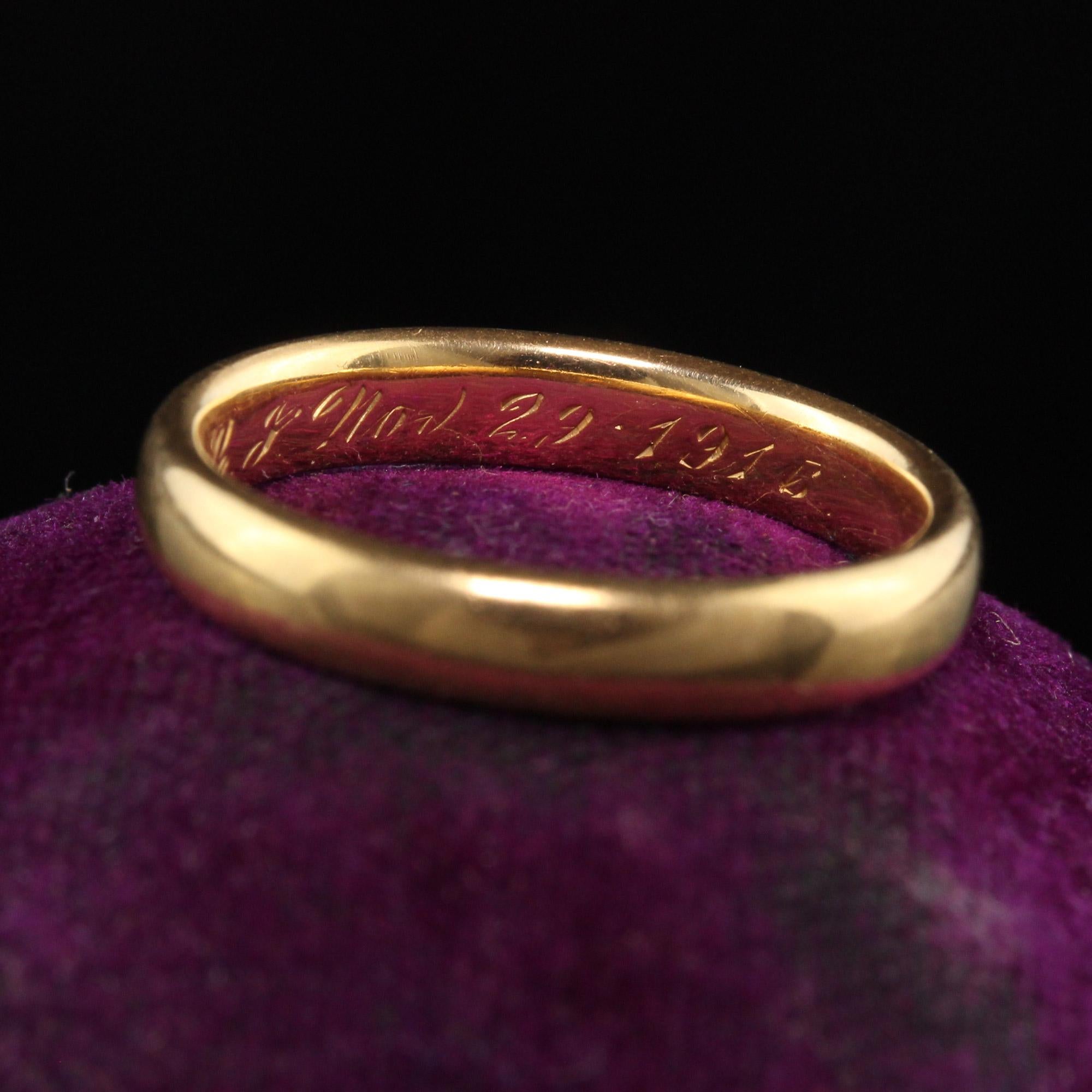 Antique Art Deco 18K Yellow Gold Engraved Wedding Band In Good Condition For Sale In Great Neck, NY