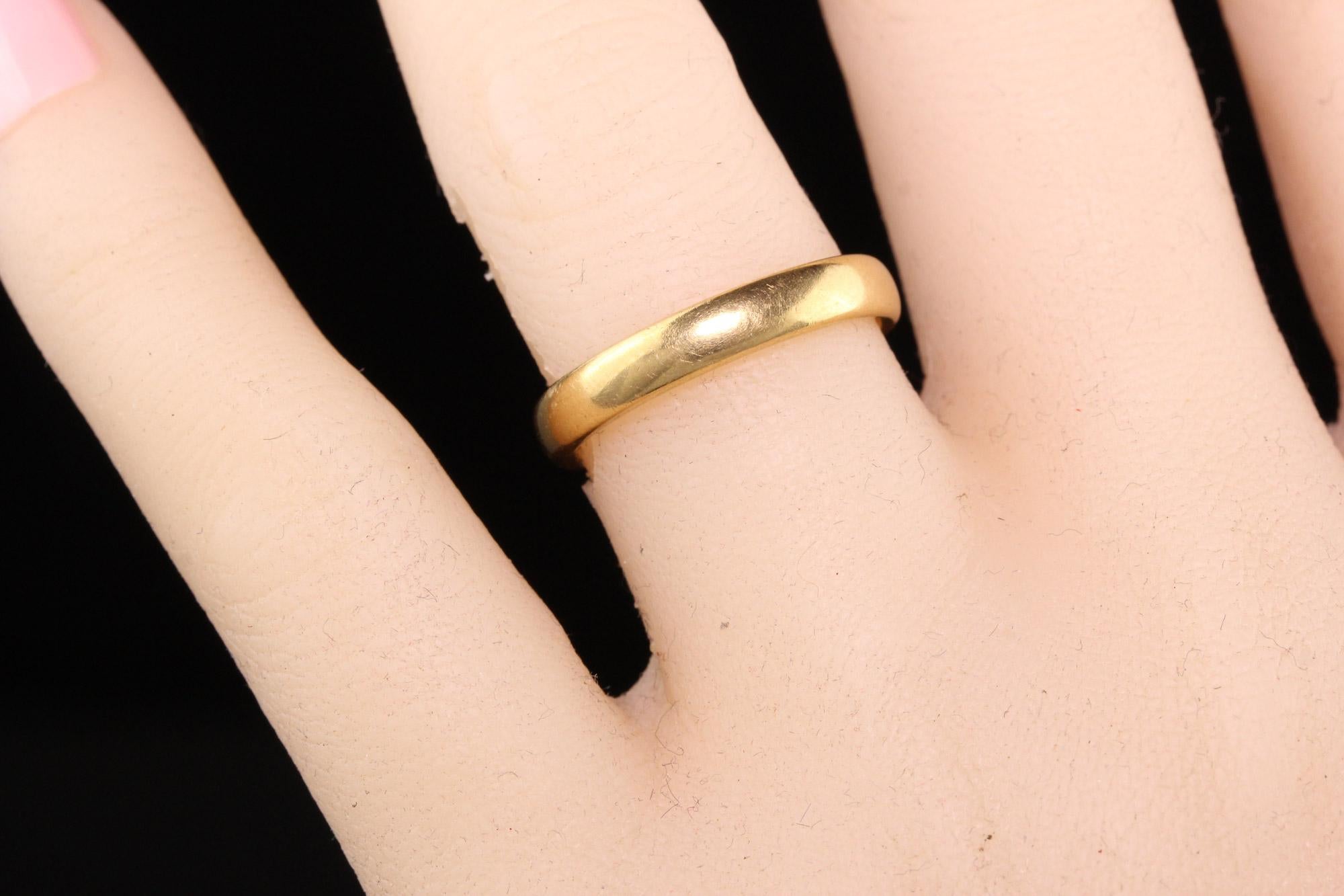 Antique Art Deco 18K Yellow Gold Engraved Wedding Band For Sale 3