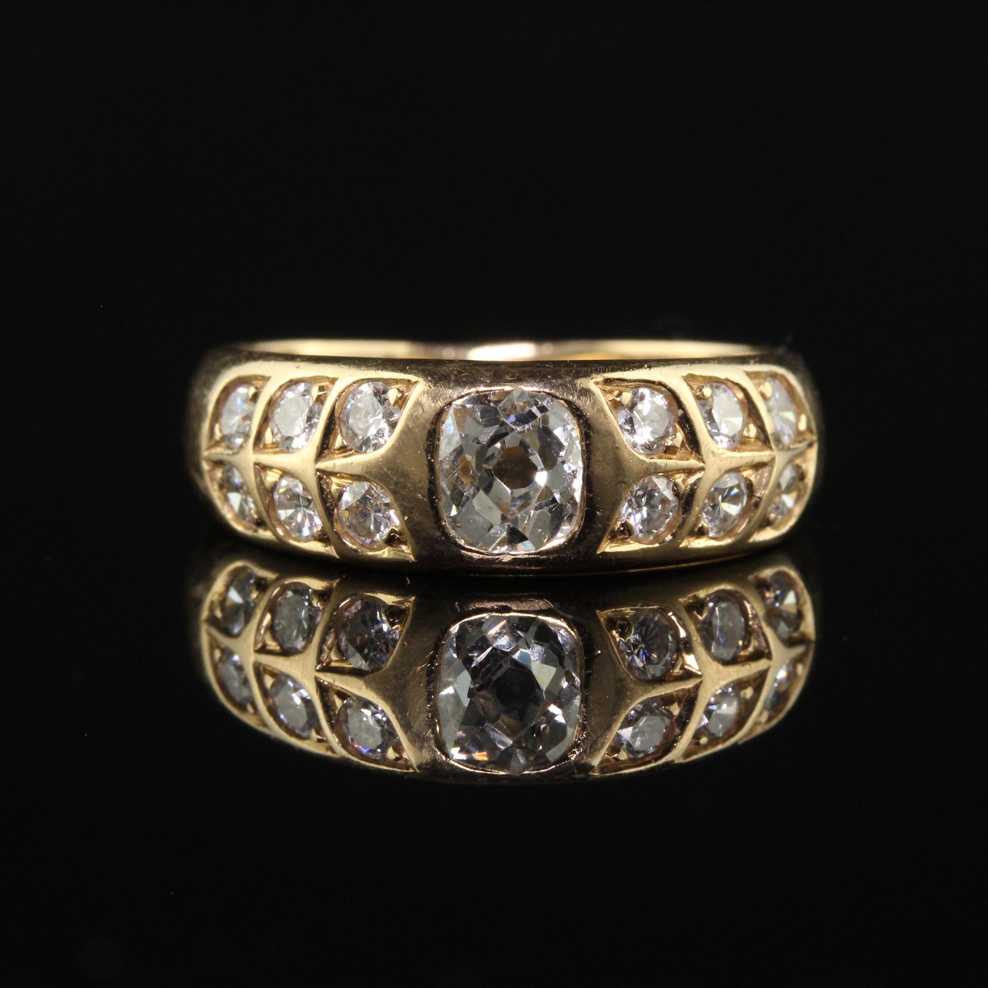 Antique Art Deco 18K Yellow Gold French Old Mine Diamond Band Ring In Good Condition For Sale In Great Neck, NY