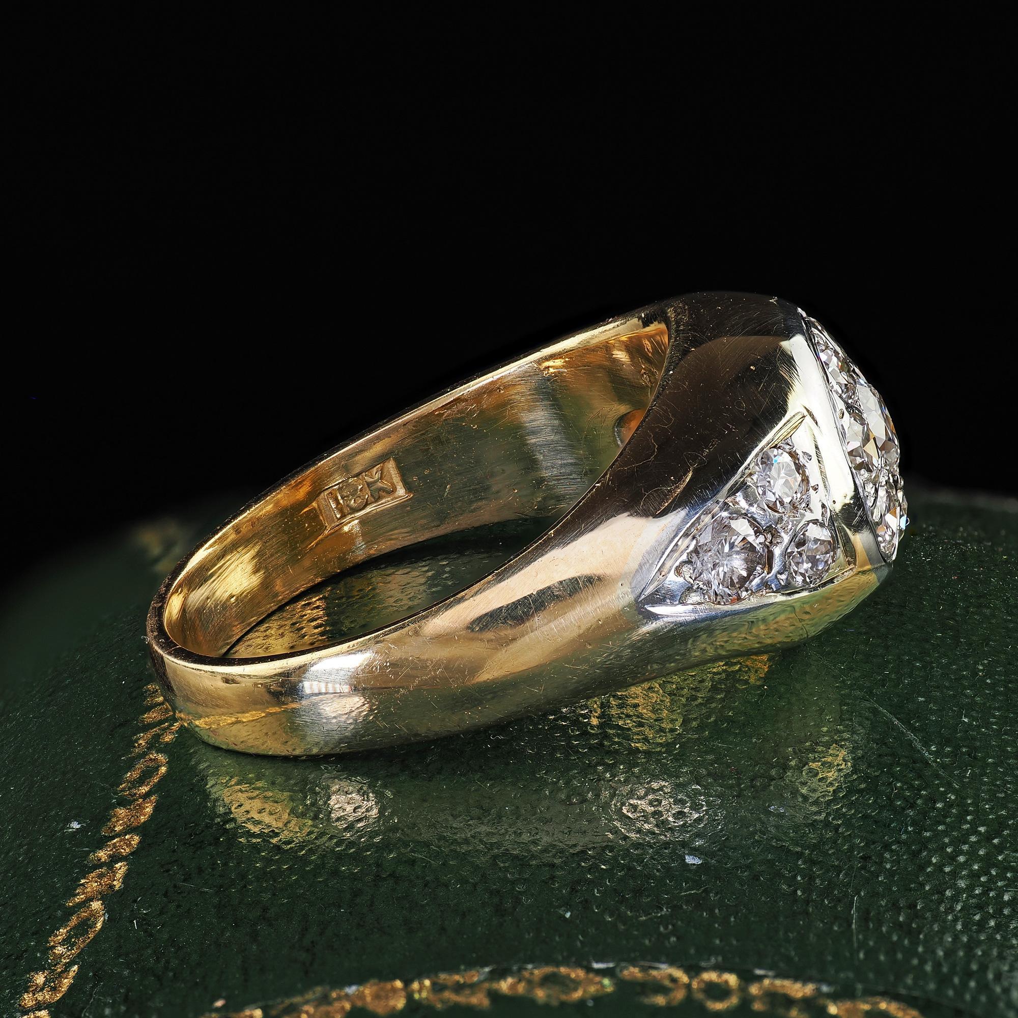 Antiker Art Deco 18K Gelbgold Old European Diamond Cluster Ring (Alteuropäischer Schliff) im Angebot