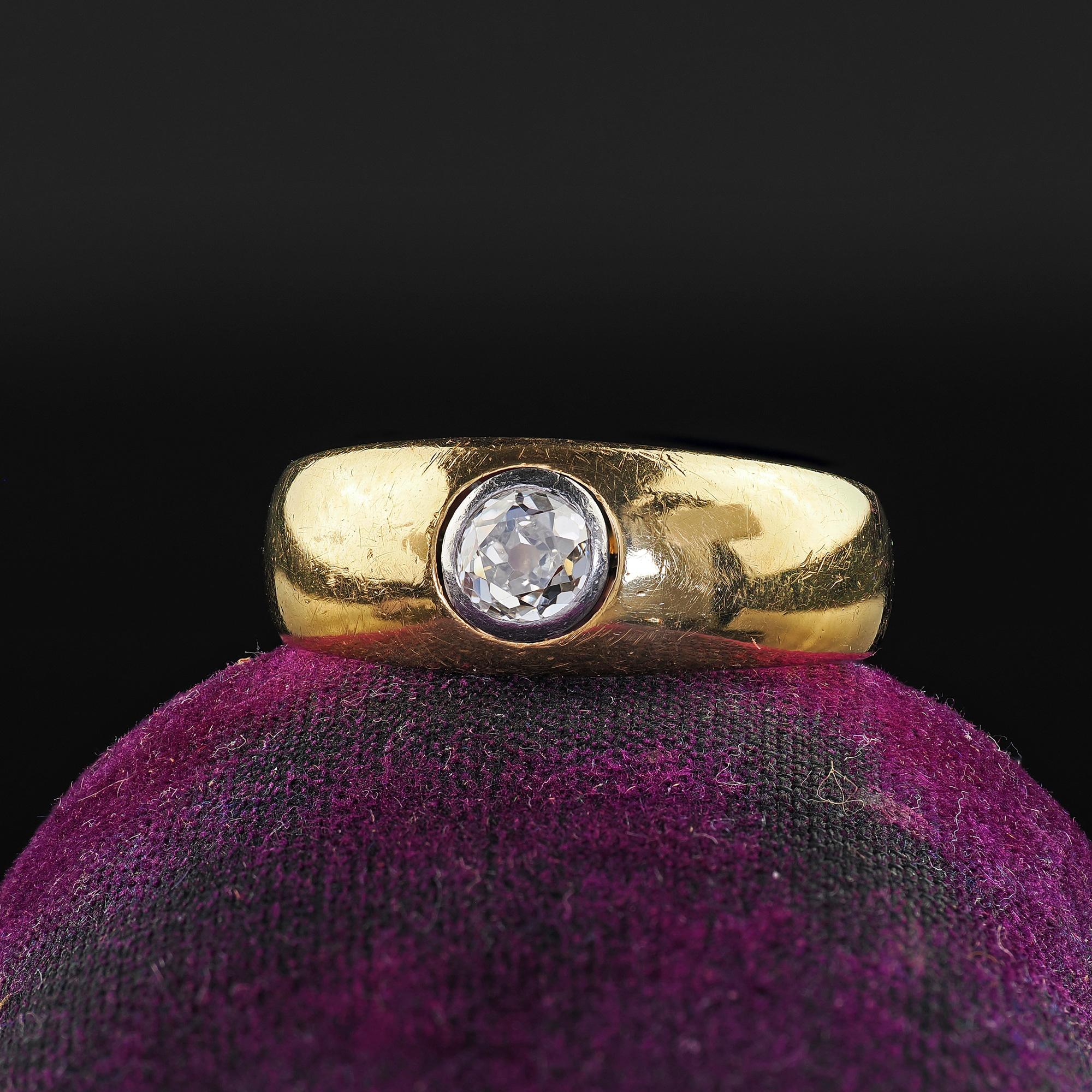 Schöne antike Art Deco 18K Gelbgold Platin Old Mine Diamond Bezel Set Ring. Dieser klassische Art-Deco-Diamantring mit altem Minenschliff ist aus 18 Karat Gelbgold und einer Platinfassung gefertigt. Der Ring besteht aus einem großen Diamanten im