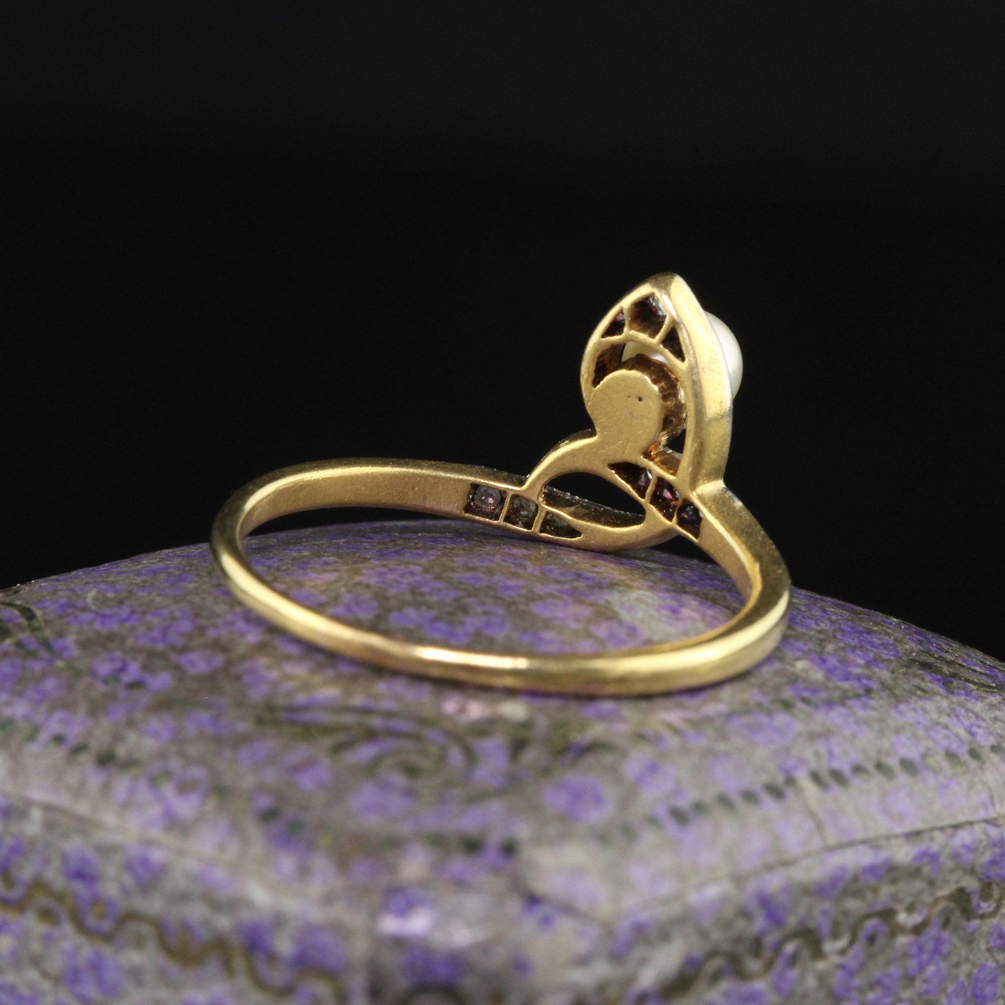Bague Art déco ancienne en or jaune 18 carats avec diamants taille rose et perle Bon état - En vente à Great Neck, NY