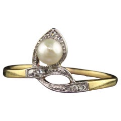 Antiker Art-Déco-Ring aus 18 Karat Gelbgold mit Diamanten im Rosenschliff und Perlen