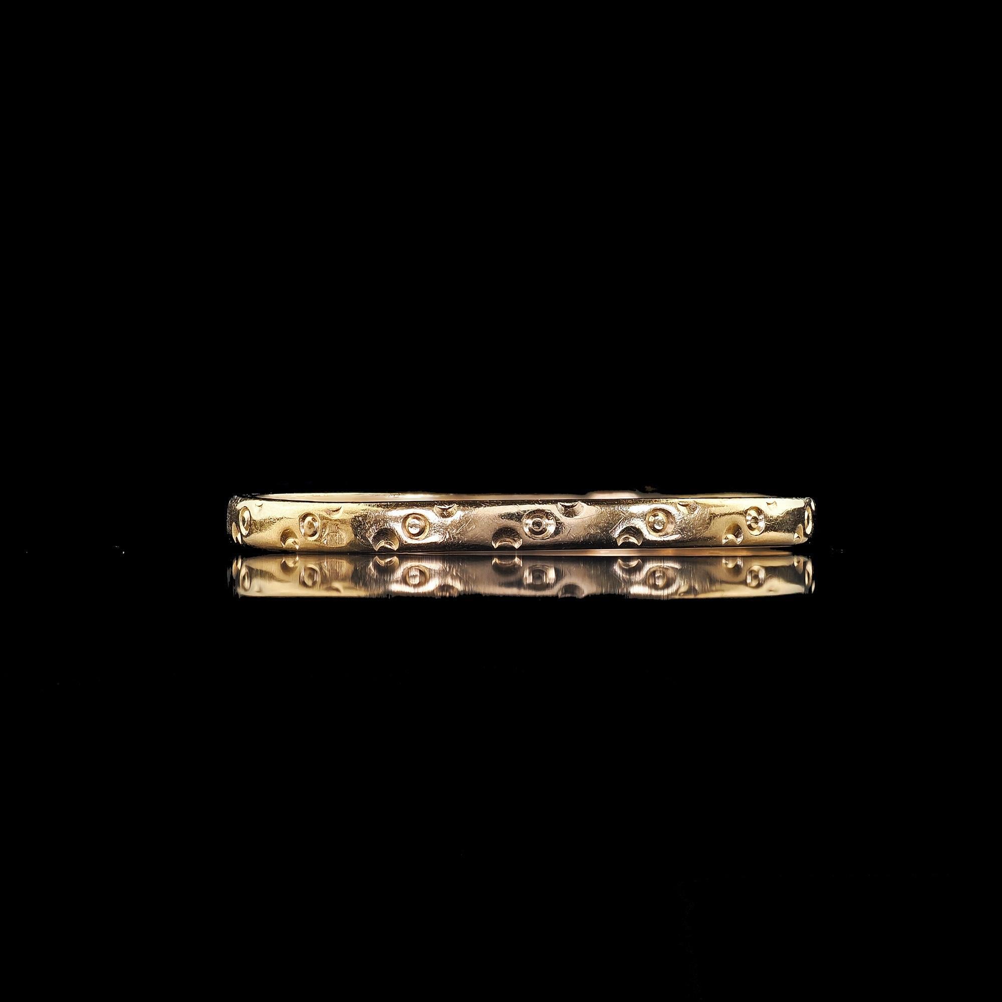 Antique Art Deco 18K Yellow Gold Thin Classic Engraved Wedding Band - Size 6 1/4 For Sale 1