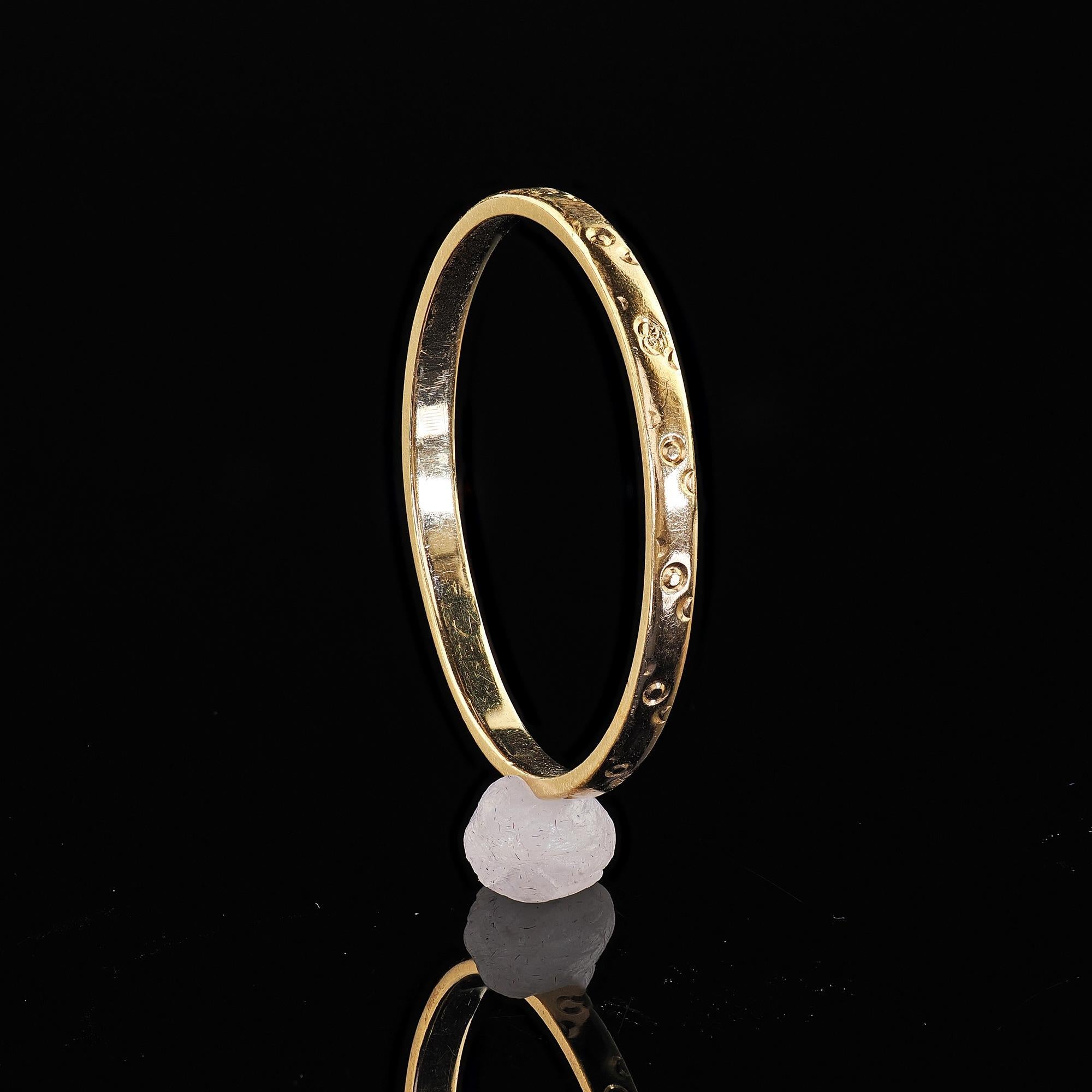 Antique Art Deco 18K Yellow Gold Thin Classic Engraved Wedding Band - Size 6 1/4 For Sale 2